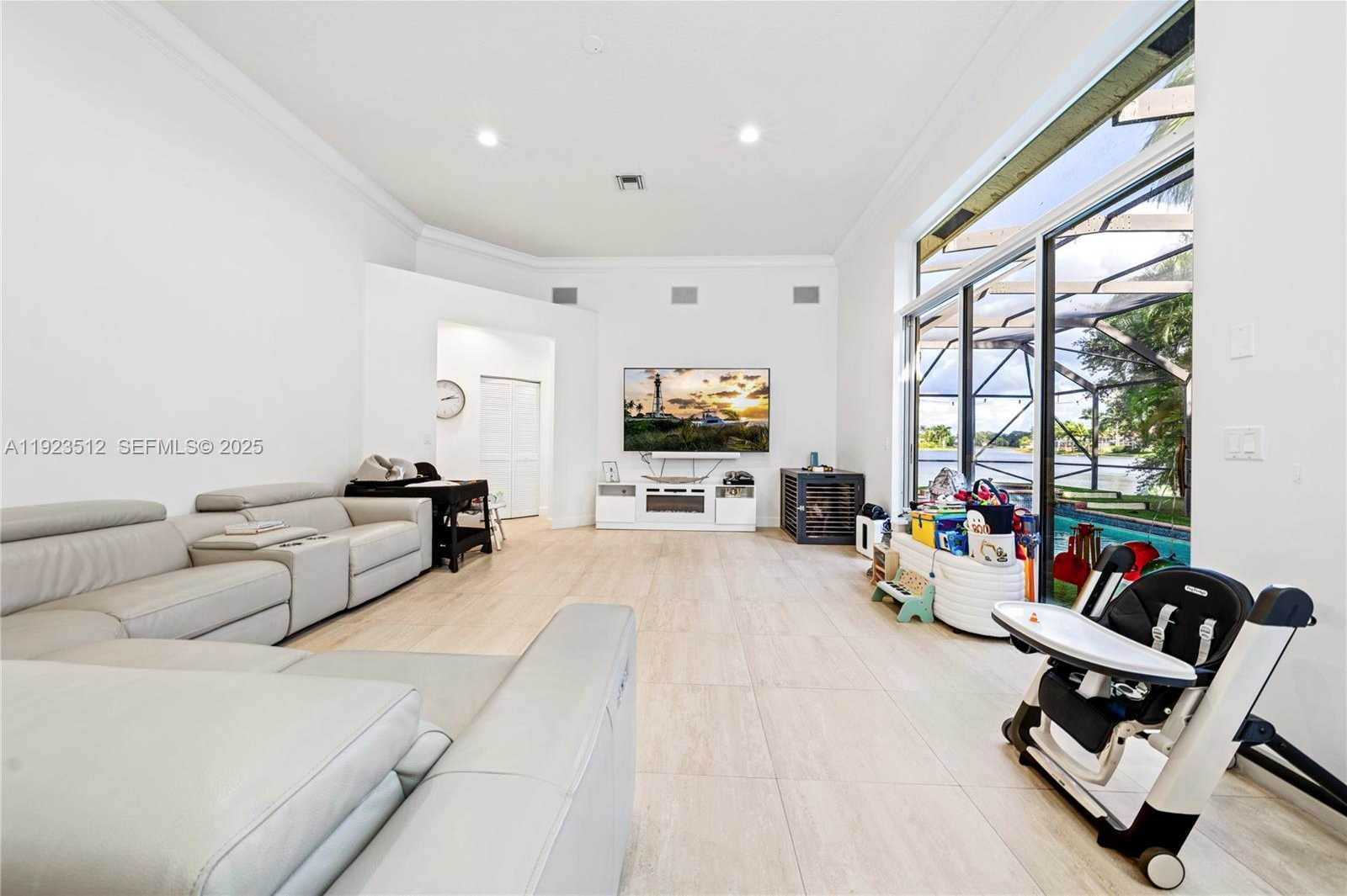 Small Image of 2994 OAKBROOK DR, Weston Number 9