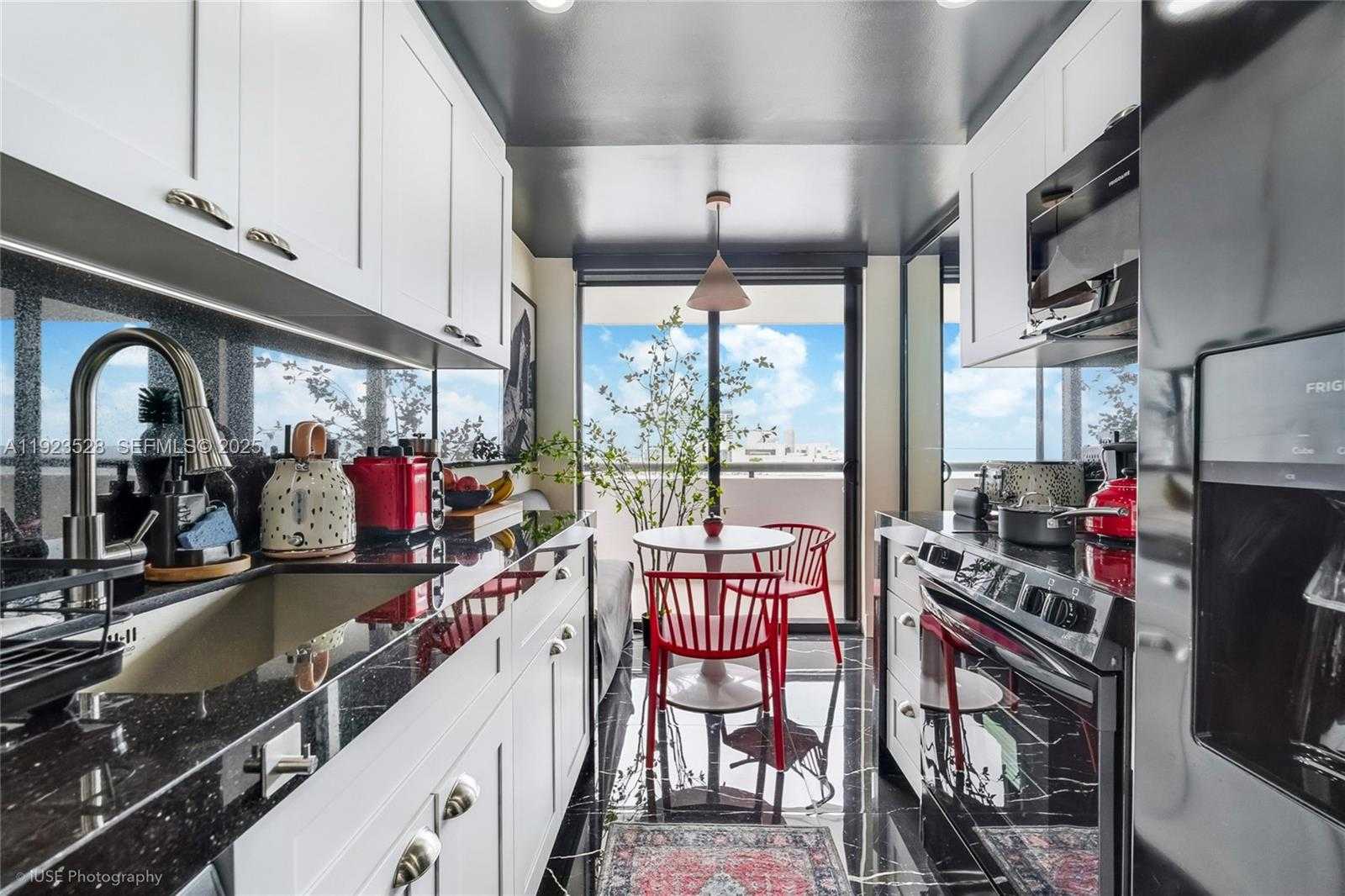 Small Image of 2555 COLLINS AVE #PH114, Miami Beach Number 6