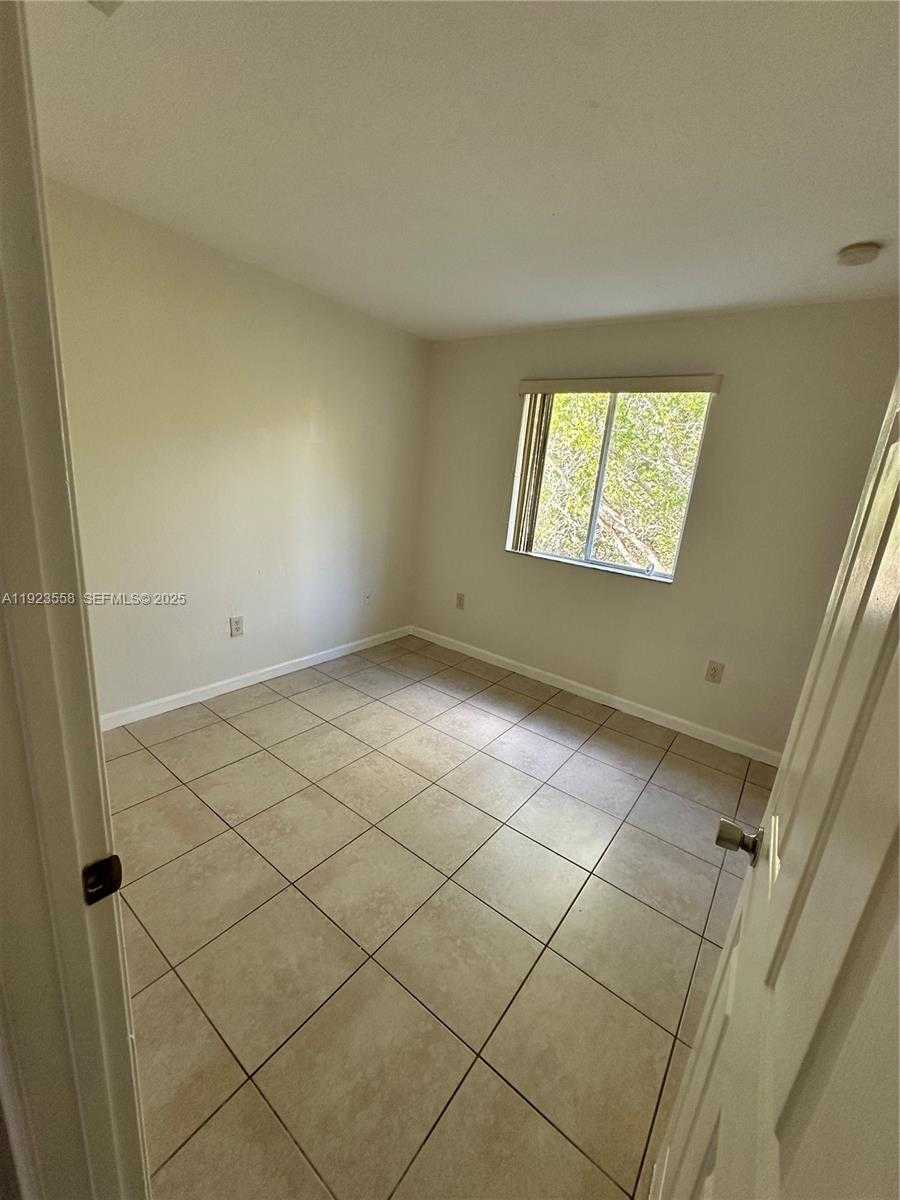 Small Image of 1529 SOUTH EAST 24TH CT #233, Homestead Number 17