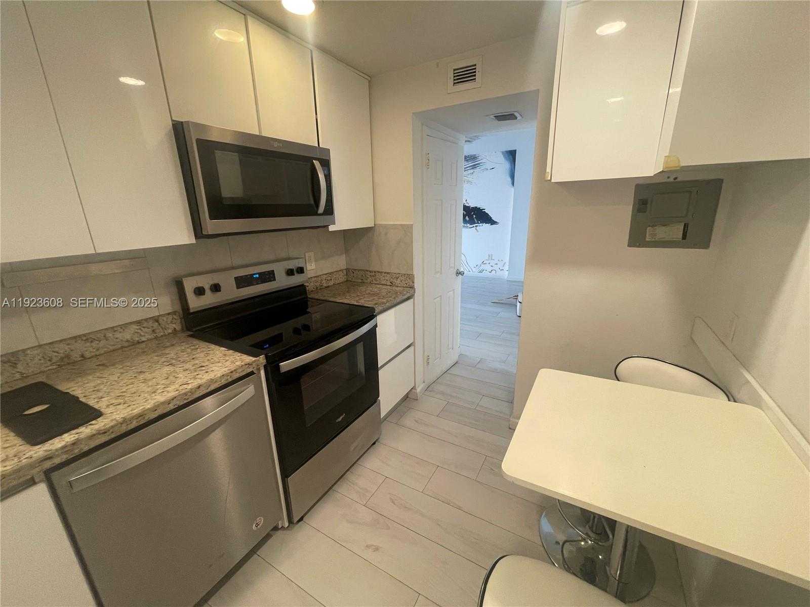 Small Image of 6969 COLLINS AVE #903, Miami Beach Number 13