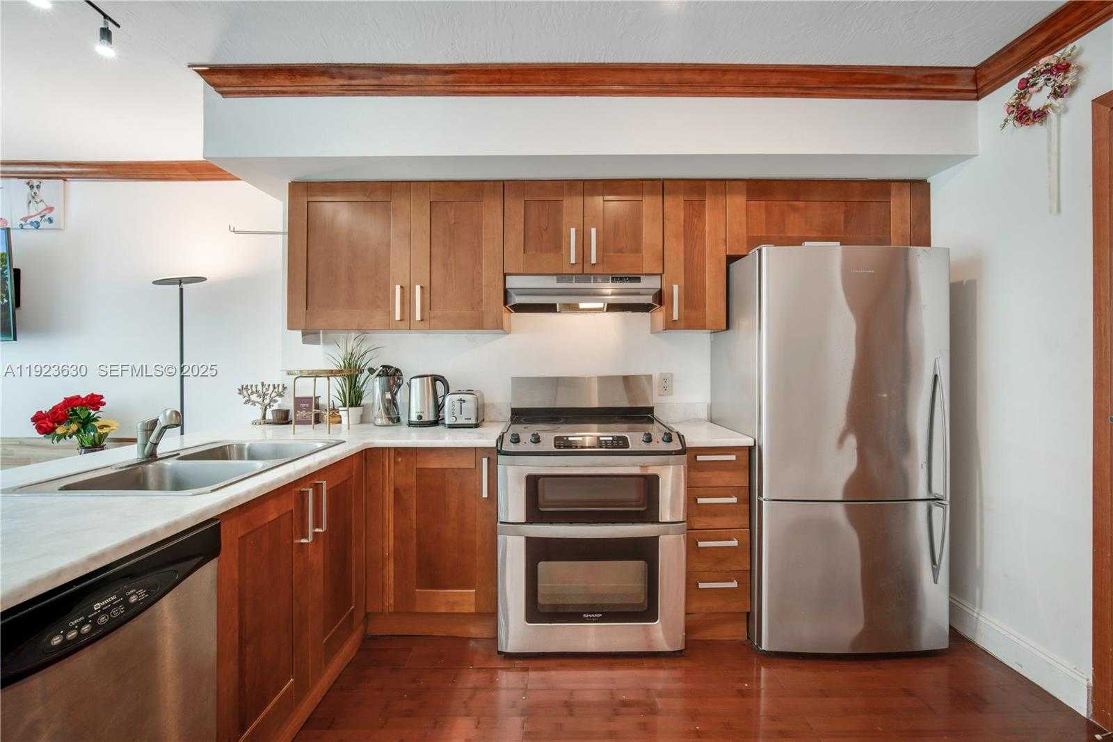 Small Image of 9499 COLLINS AVE #1005, Surfside Number 4