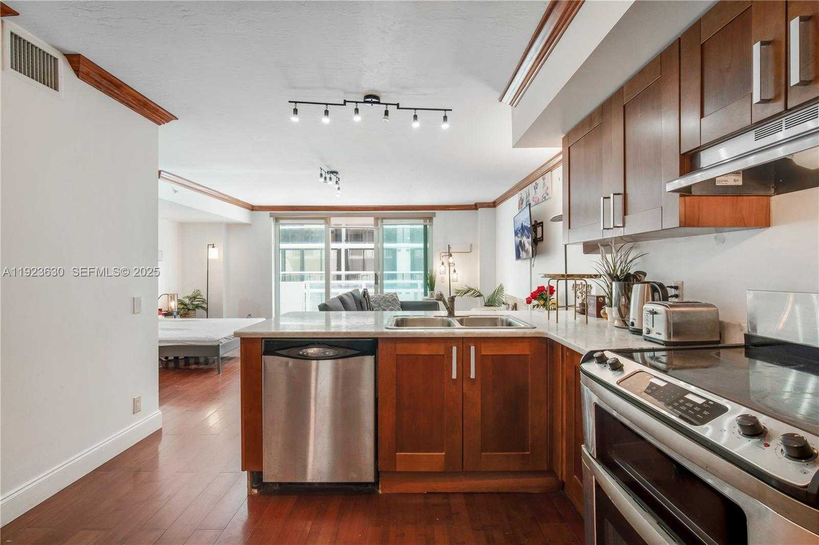 Small Image of 9499 COLLINS AVE #1005, Surfside Number 6