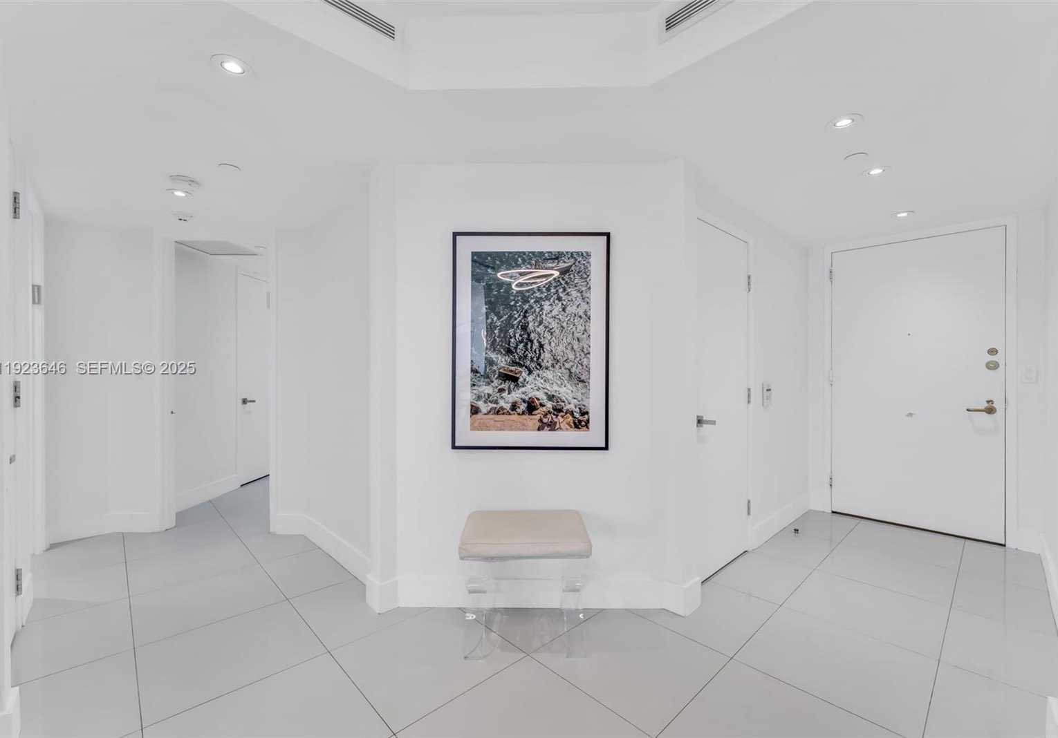 Small Image of 19500 TURNBERRY WAY #7D, Aventura Number 1