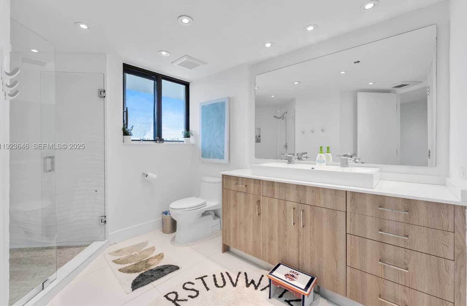 Small Image of 19500 TURNBERRY WAY #7D, Aventura Number 11