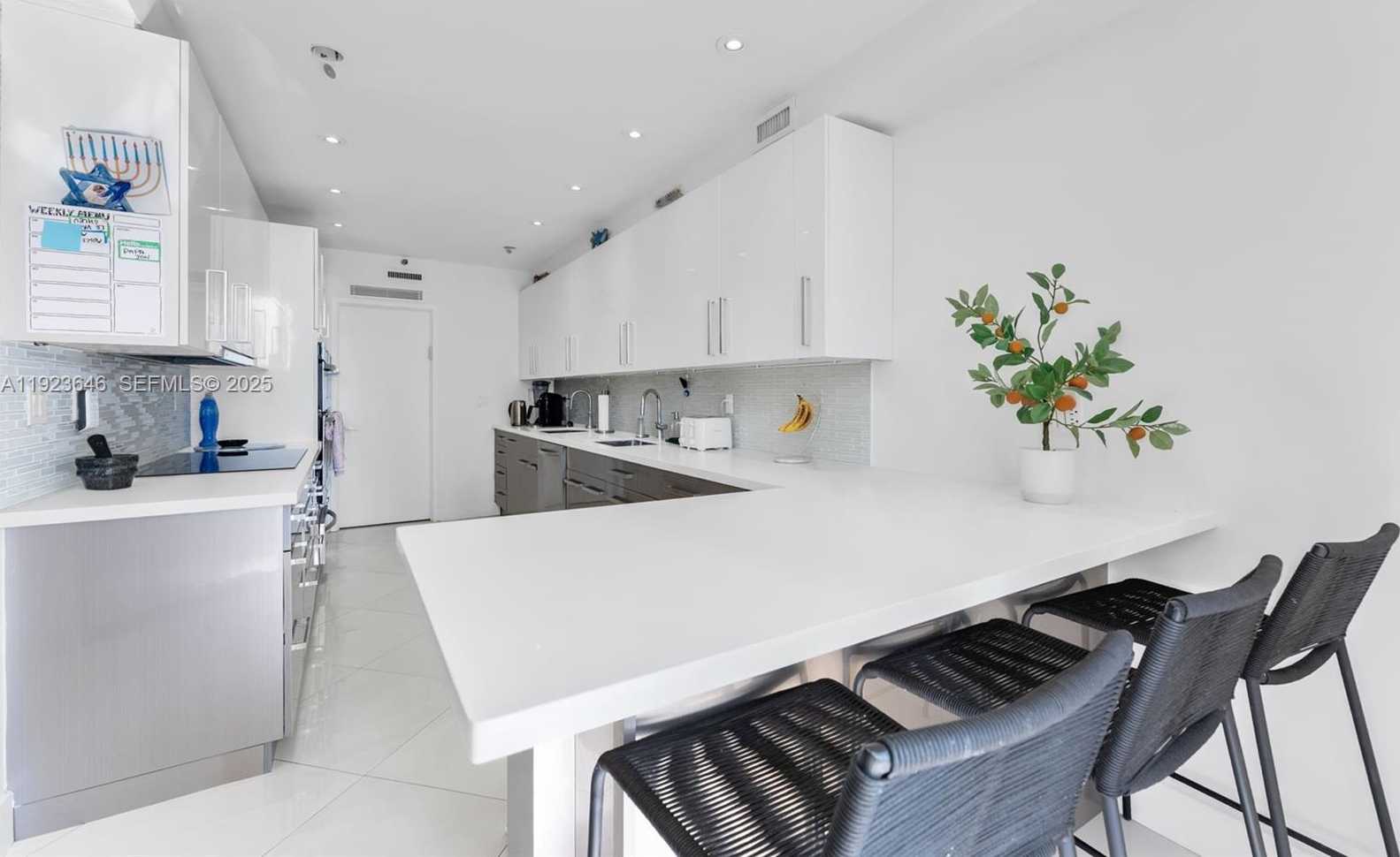 Small Image of 19500 TURNBERRY WAY #7D, Aventura Number 16