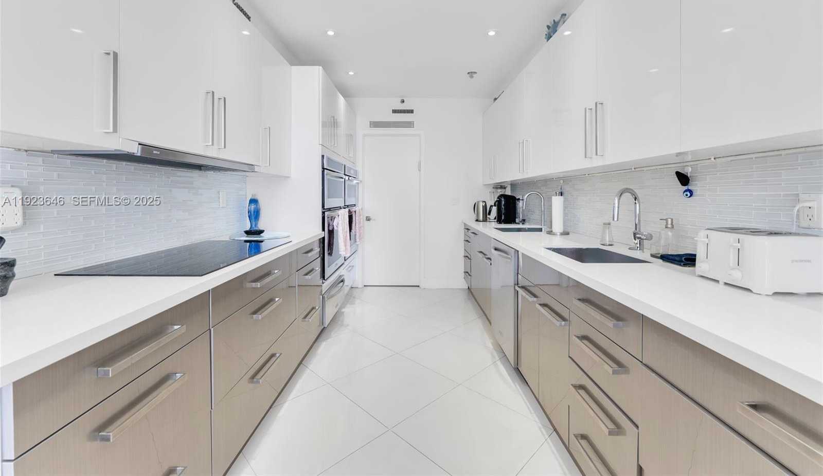 Small Image of 19500 TURNBERRY WAY #7D, Aventura Number 17