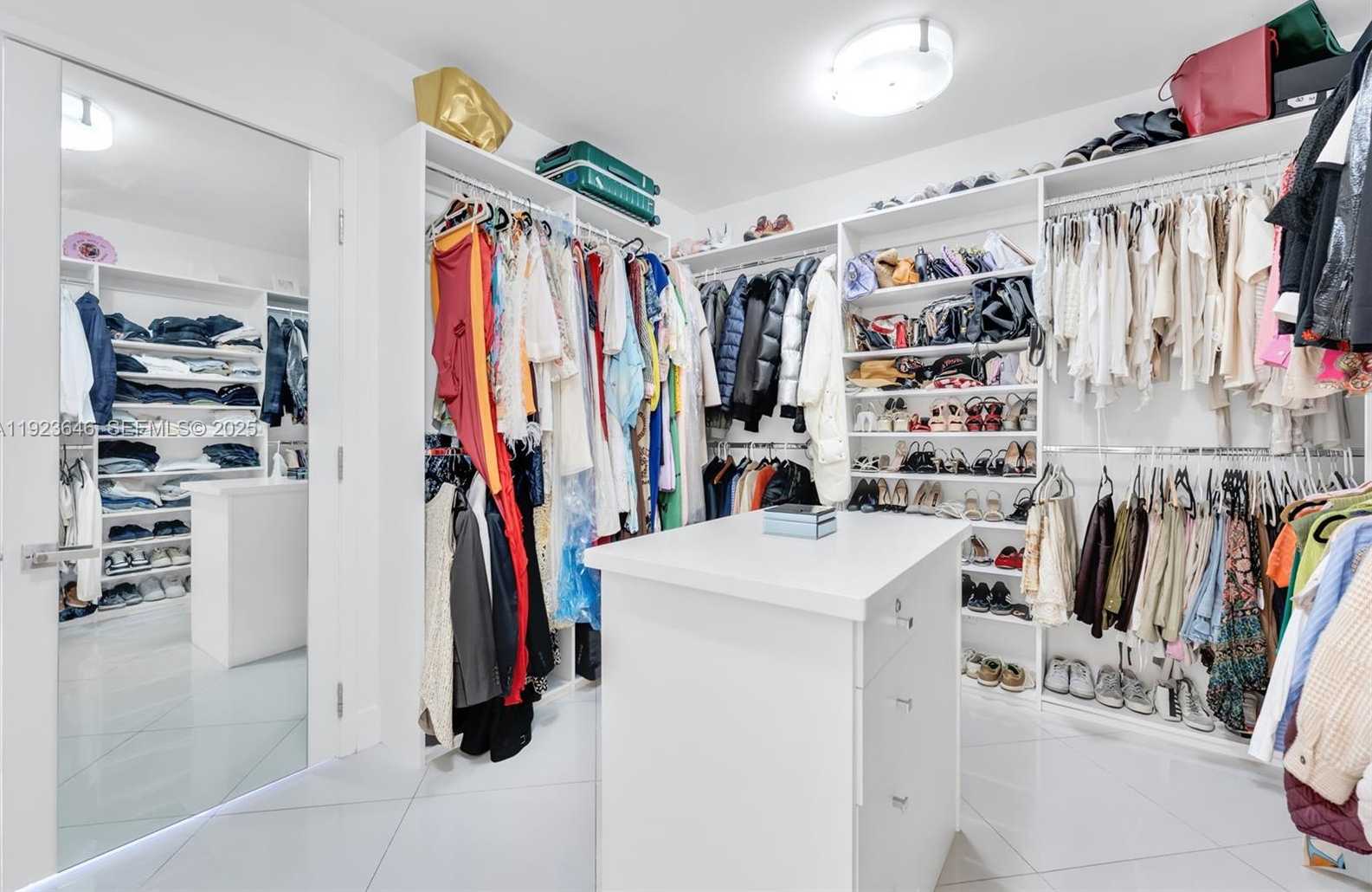 Small Image of 19500 TURNBERRY WAY #7D, Aventura Number 4