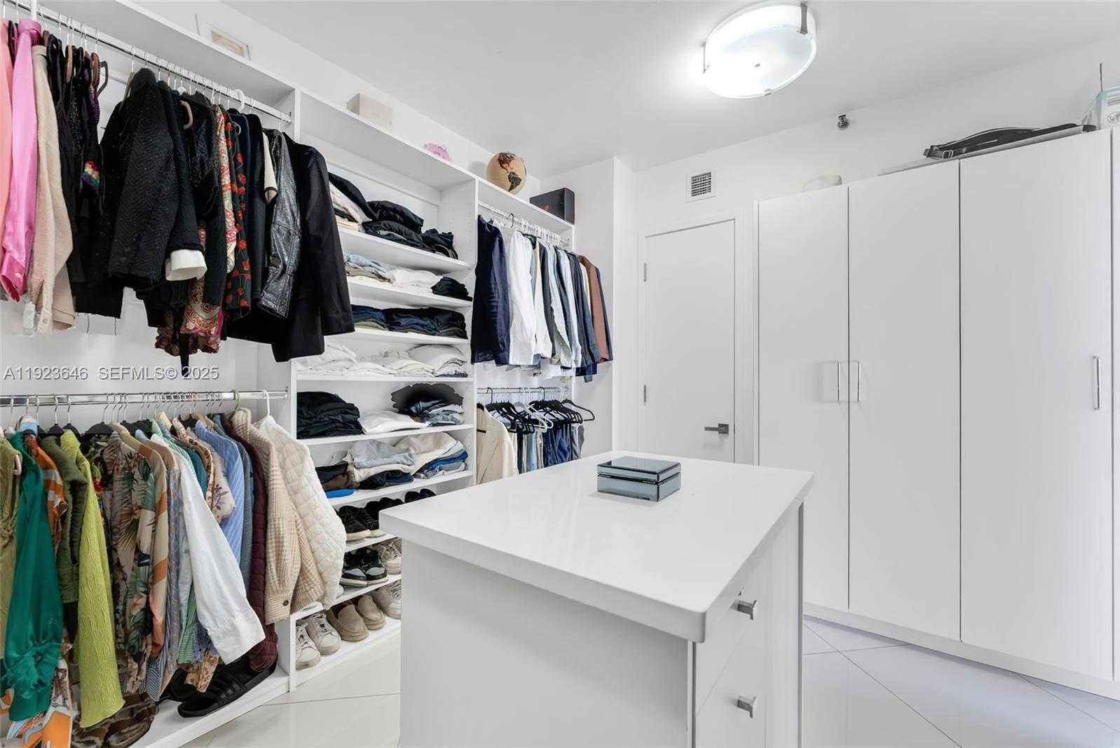 Small Image of 19500 TURNBERRY WAY #7D, Aventura Number 5