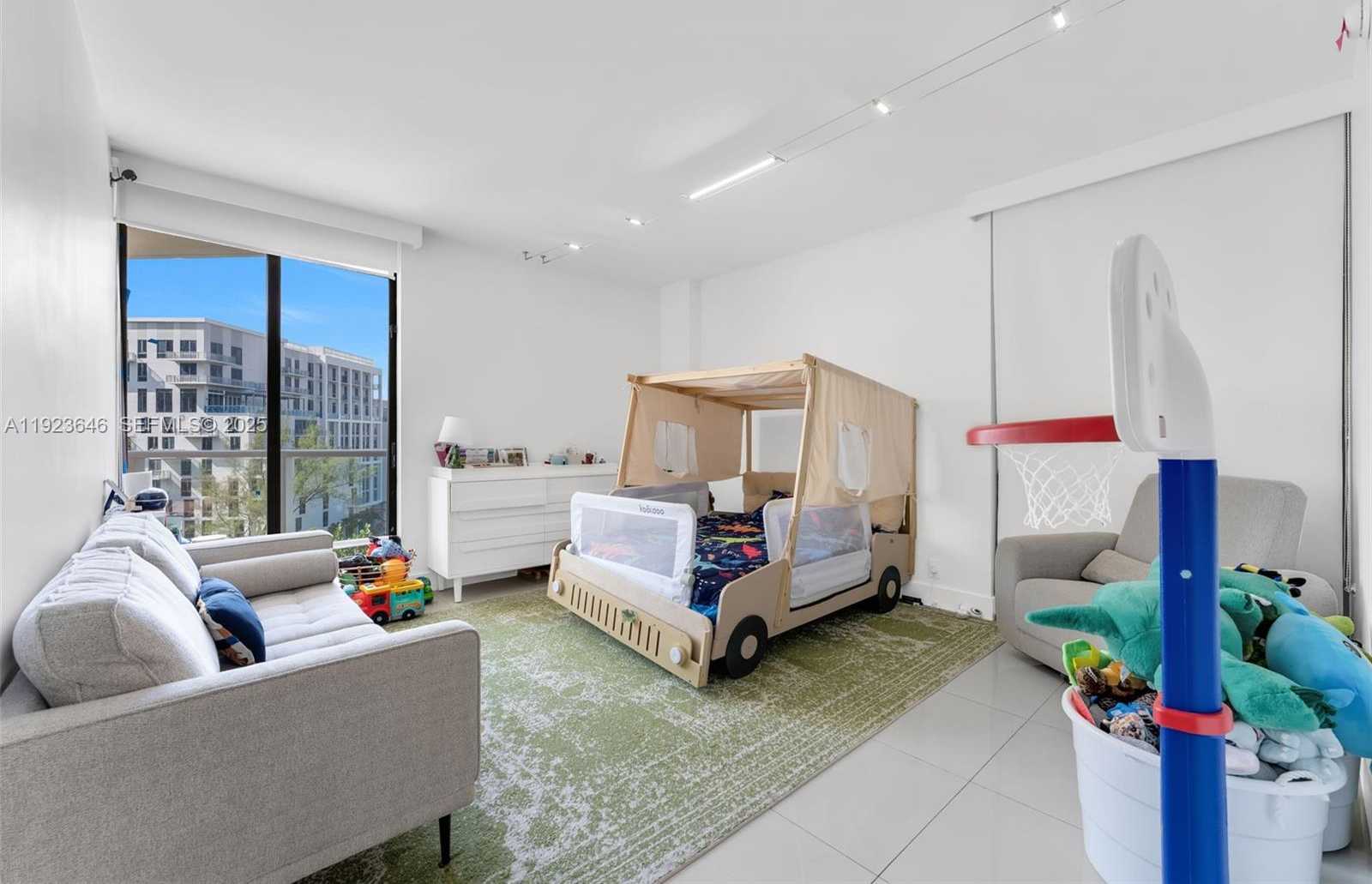 Small Image of 19500 TURNBERRY WAY #7D, Aventura Number 8