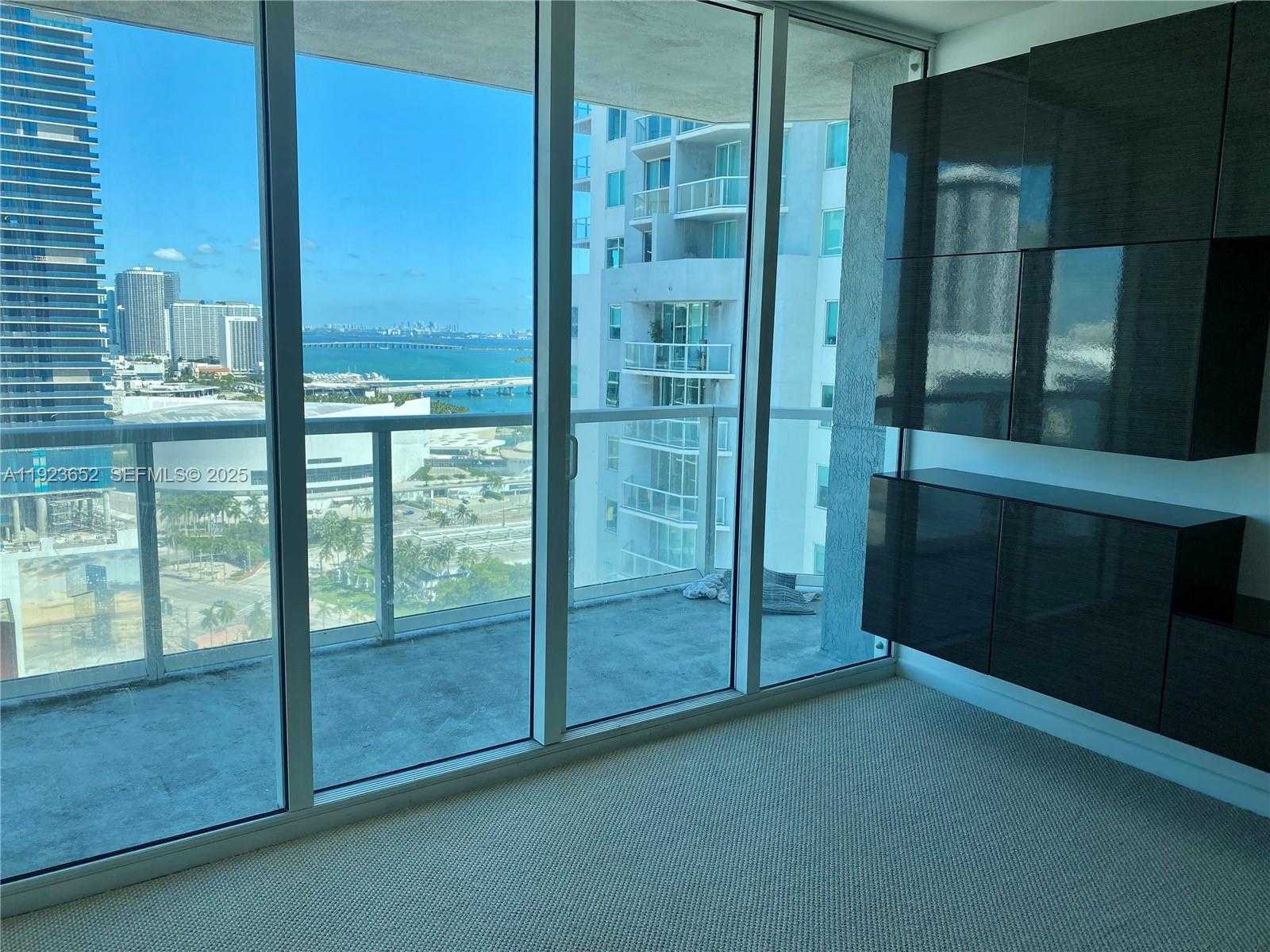 Imagen de Pequeño Objeto