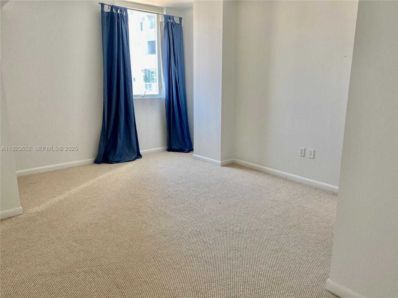 Imagen de Pequeño Objeto