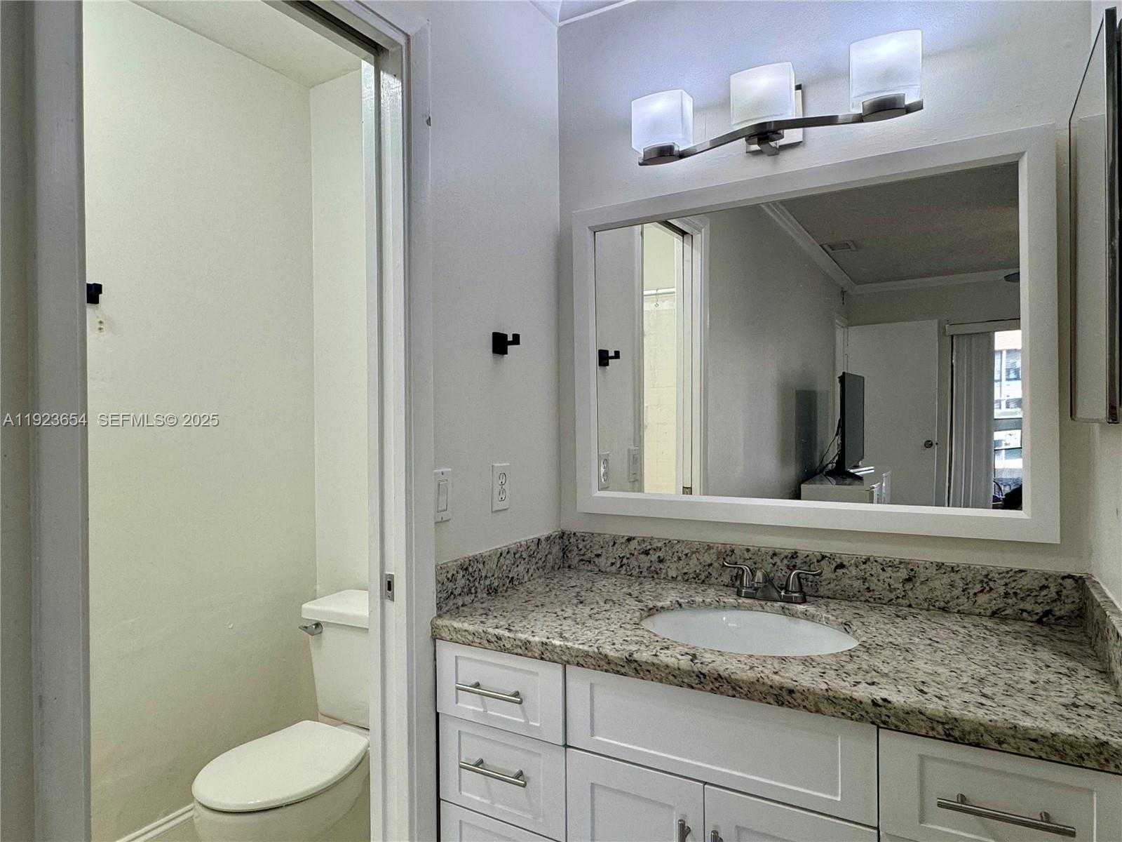 Small Image of 14911 SOUTH WEST 104TH ST #17-22, Miami Number 13