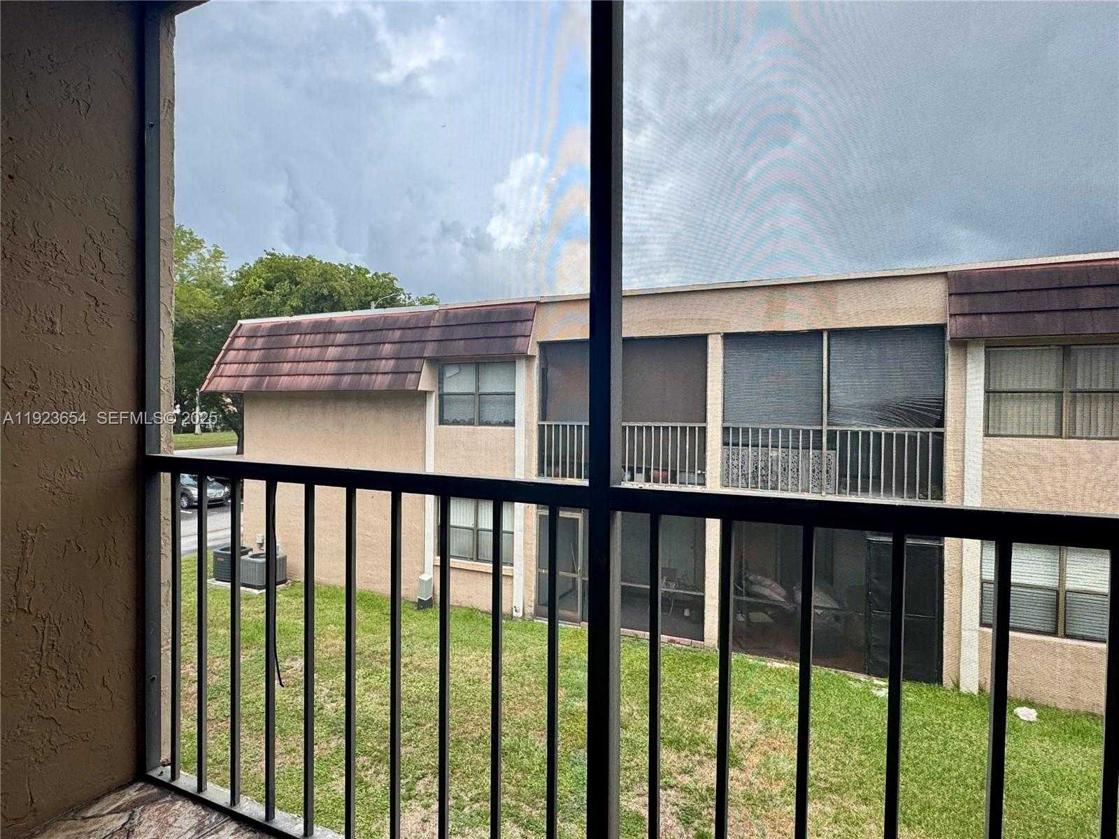 Small Image of 14911 SOUTH WEST 104TH ST #17-22, Miami Number 22