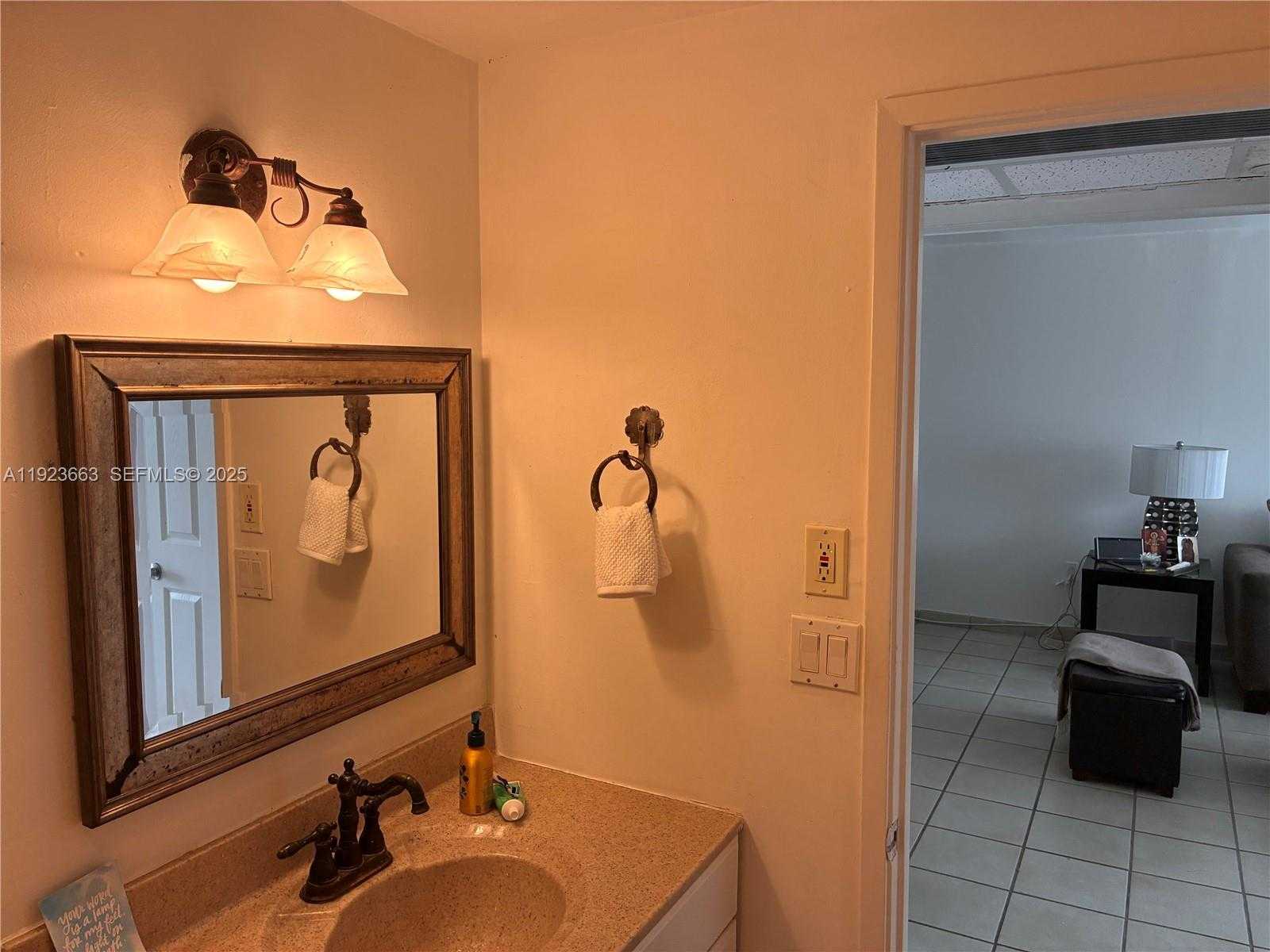 Small Image of 400 KINGS POINT DR #1522, Sunny Isles Beach Number 11