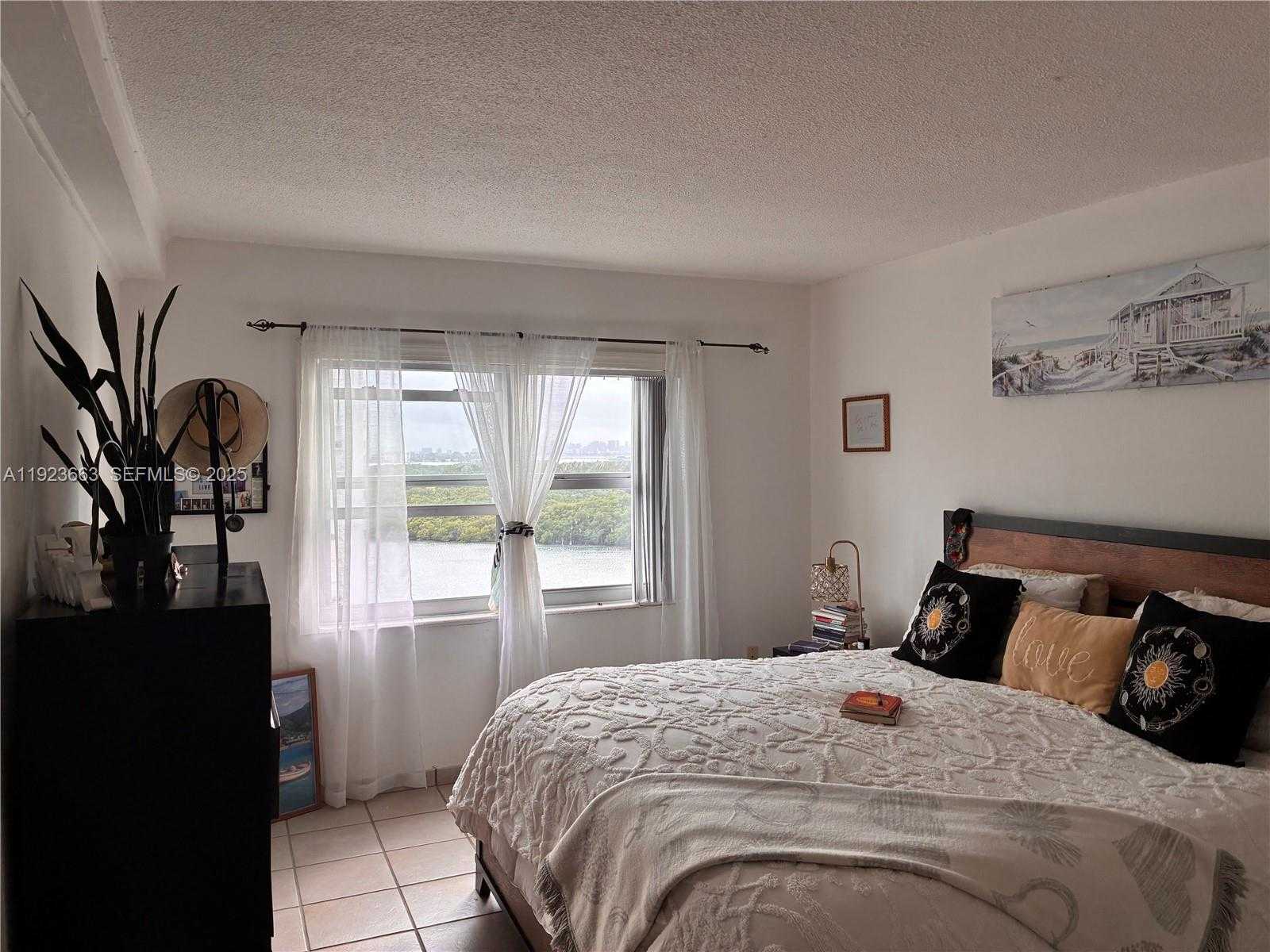 Small Image of 400 KINGS POINT DR #1522, Sunny Isles Beach Number 14