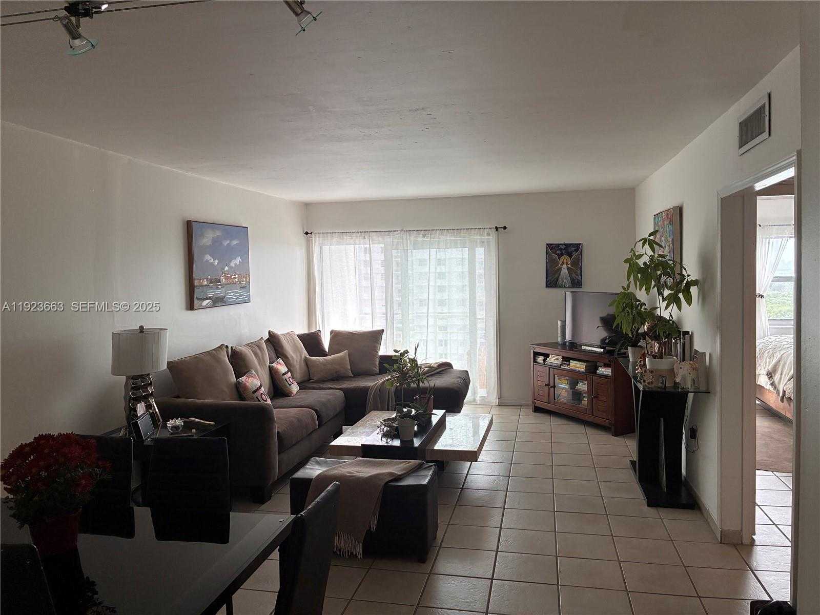 Small Image of 400 KINGS POINT DR #1522, Sunny Isles Beach Number 9