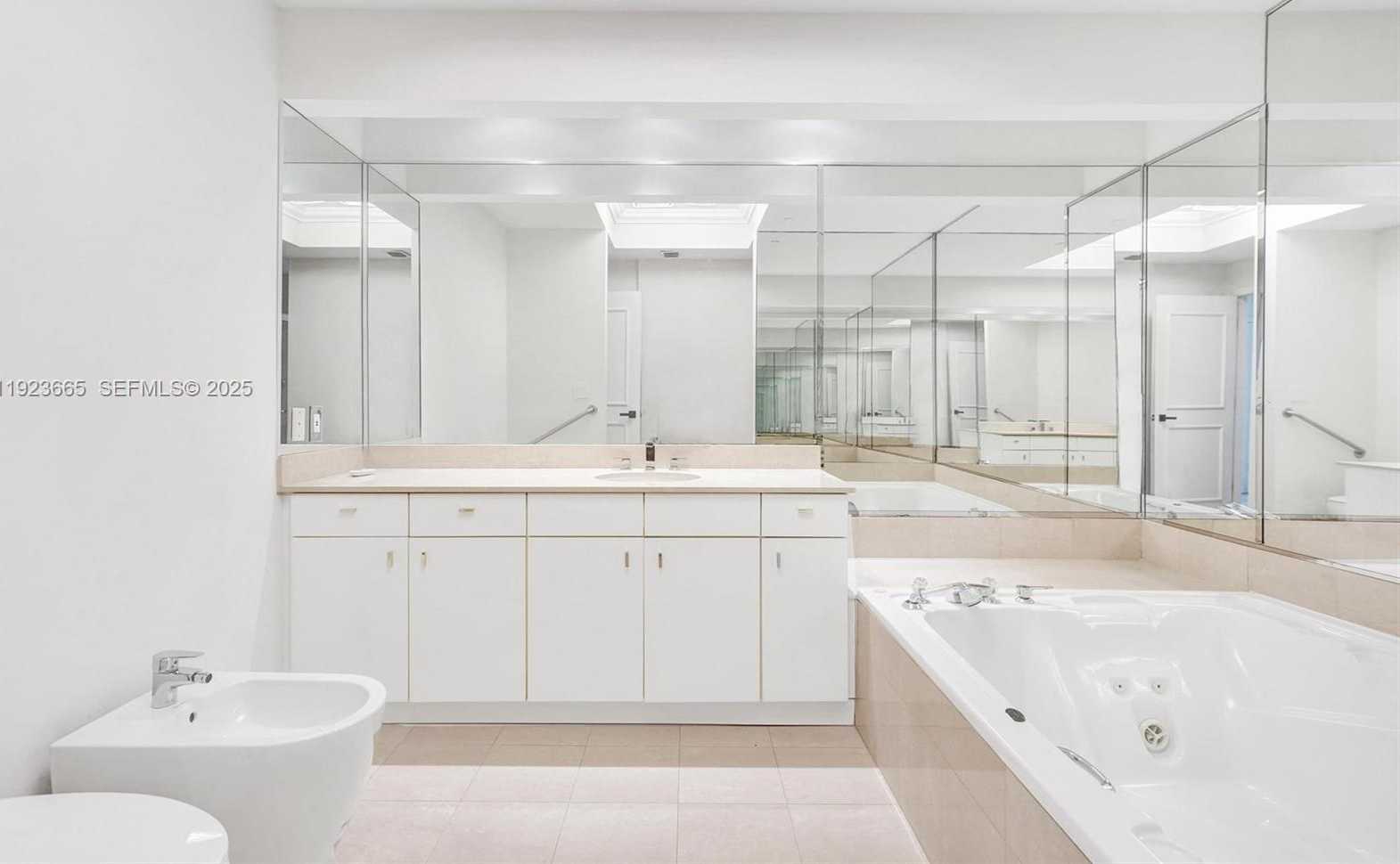 Small Image of 10101 COLLINS AVE #17A, Bal Harbour Number 29