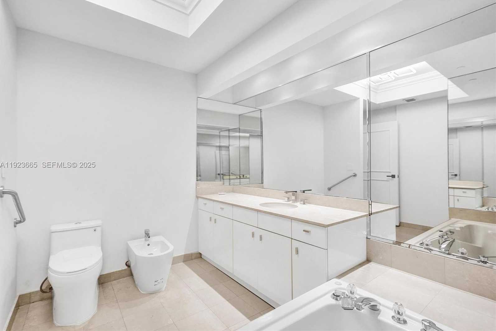 Small Image of 10101 COLLINS AVE #17A, Bal Harbour Number 32