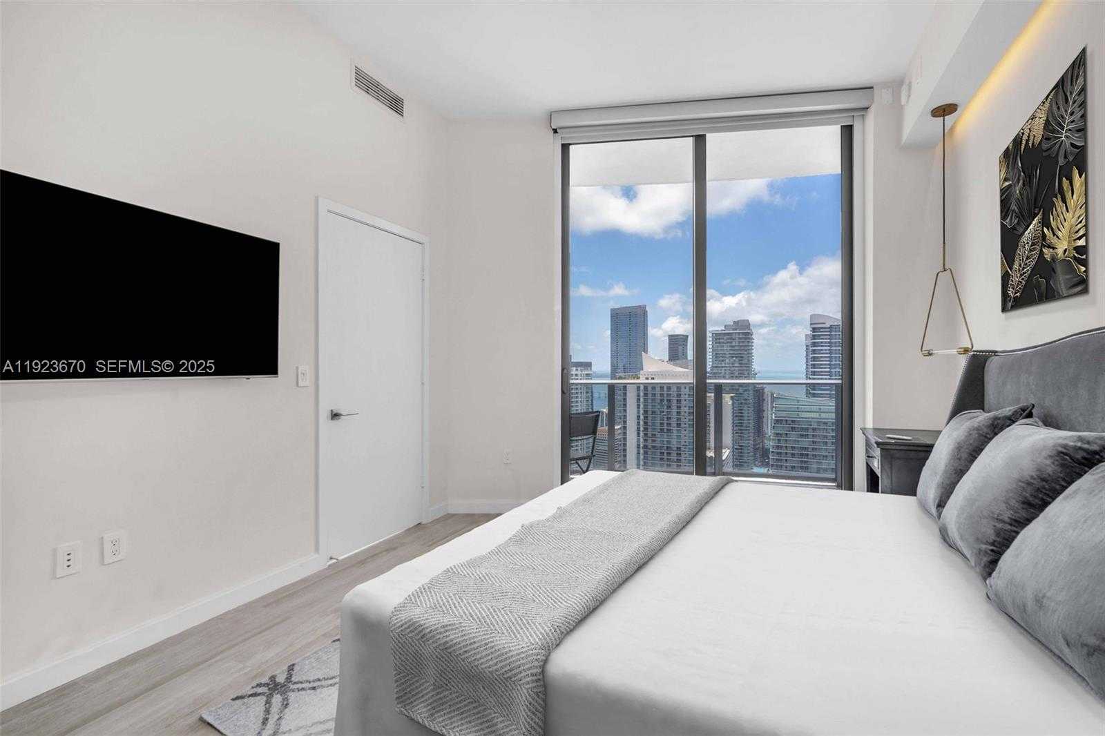 Small Image of 55 SOUTH WEST 9TH ST #4403, Miami Number 41