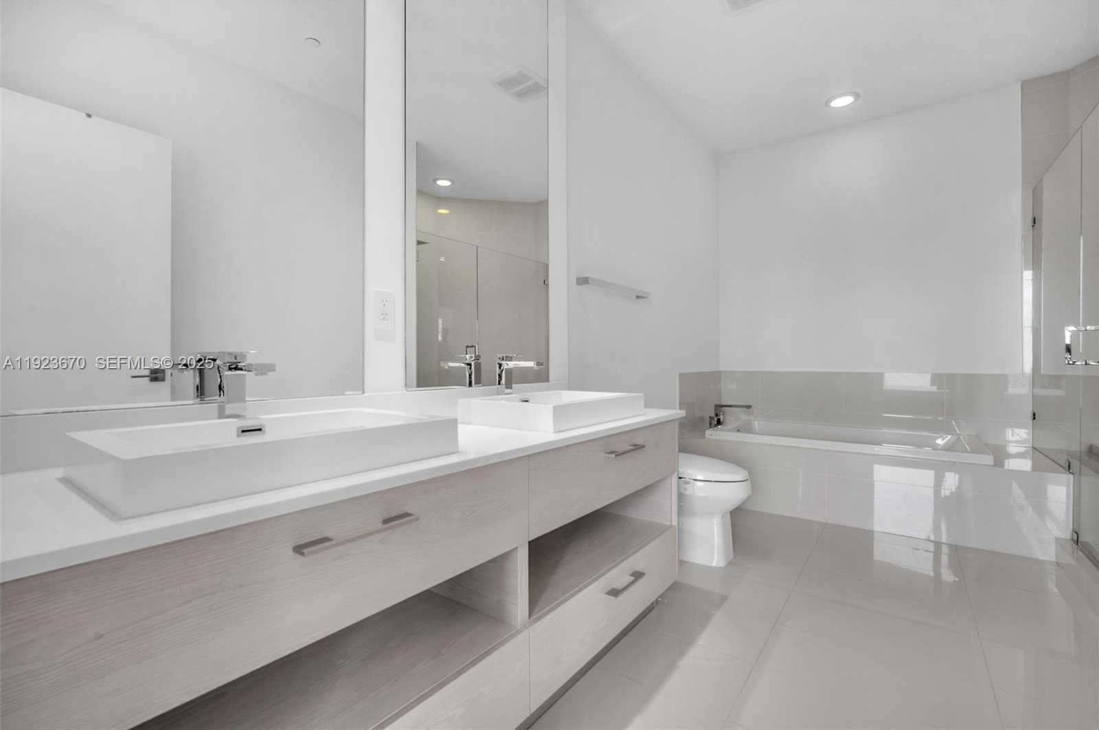 Small Image of 55 SOUTH WEST 9TH ST #4403, Miami Number 43