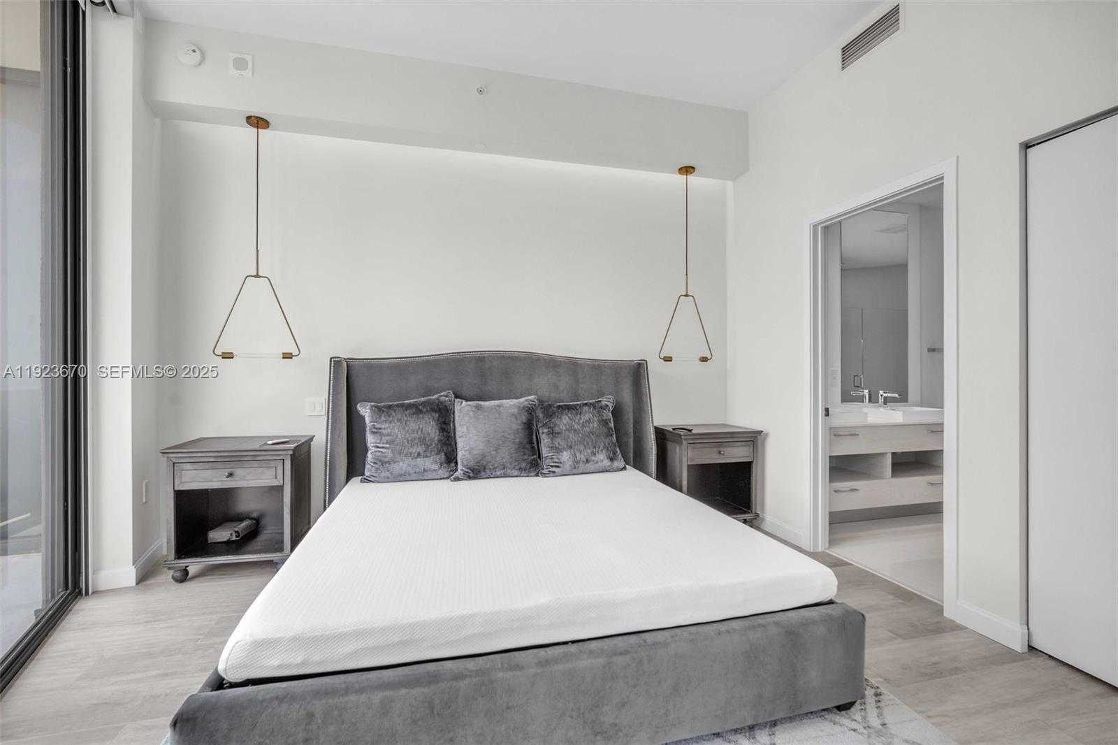 Small Image of 55 SOUTH WEST 9TH ST #4403, Miami Number 49