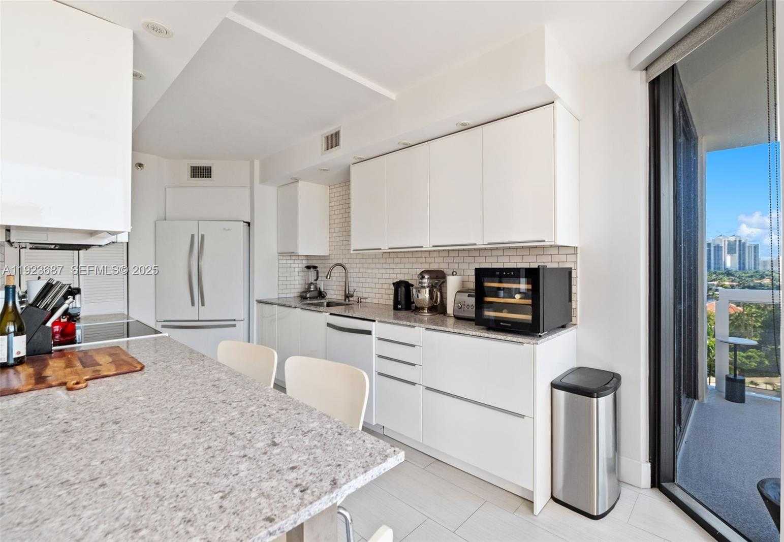 Small Image of 20185 EAST COUNTRY CLUB DR #904, Aventura Number 6