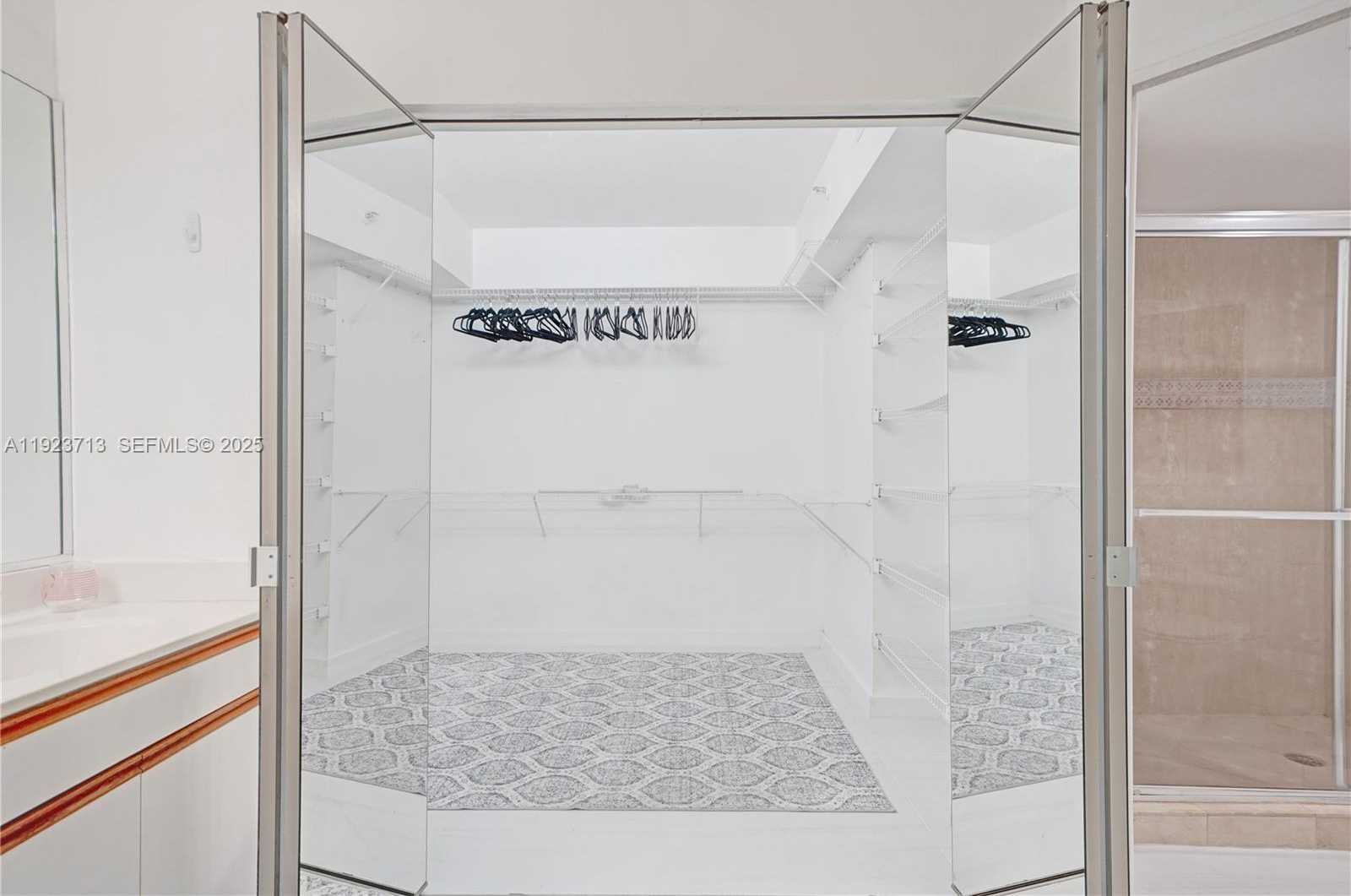 Imagen de Pequeño Objeto