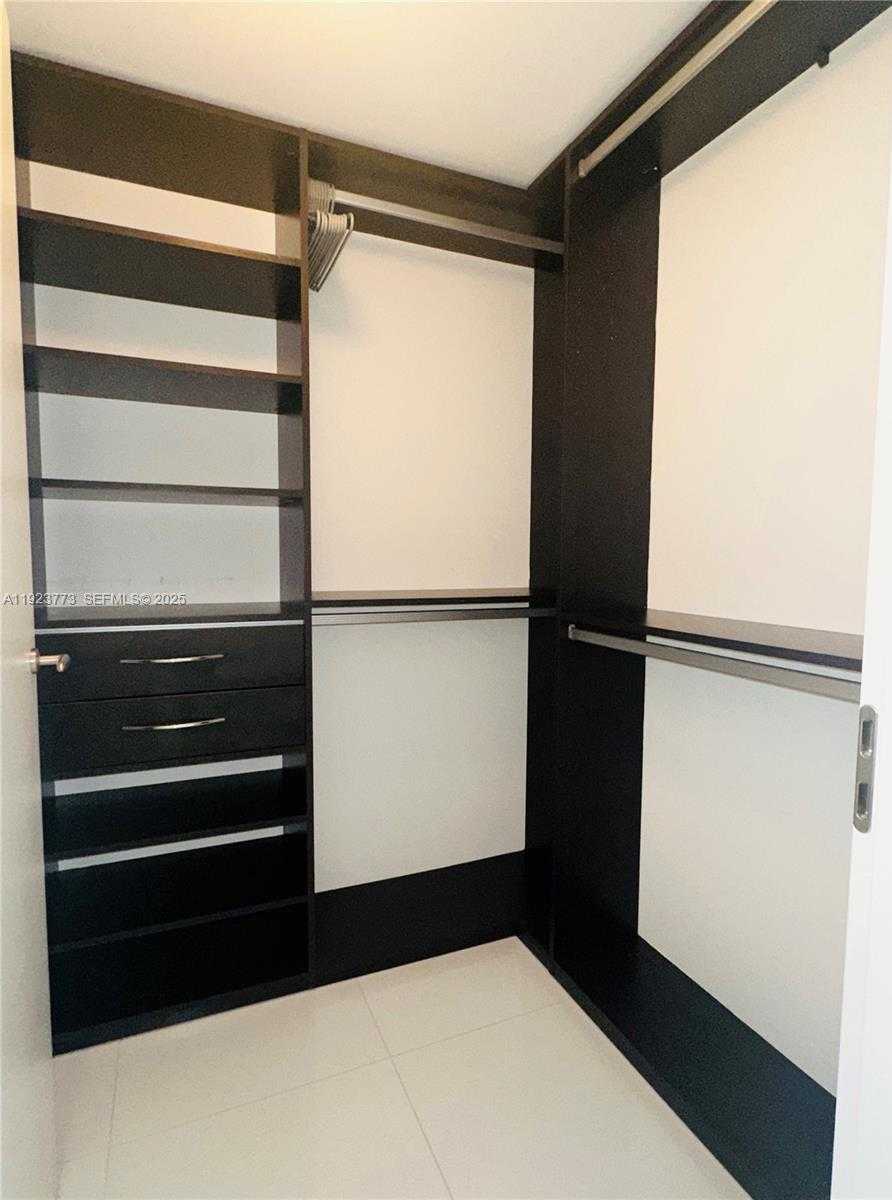 Small Image of 200 BISCAYNE BLVD WY #3309, Miami Number 16