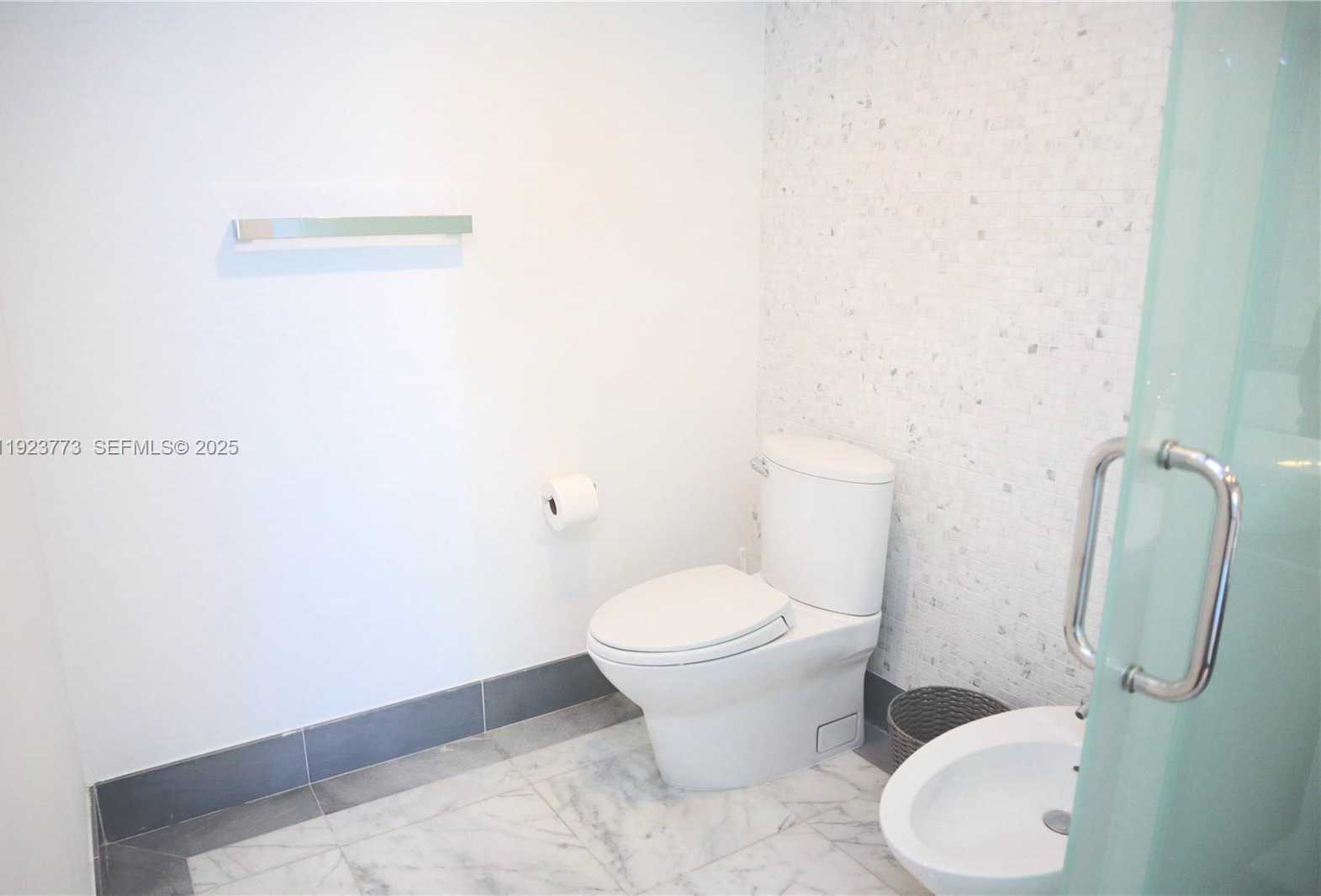 Small Image of 200 BISCAYNE BLVD WY #3309, Miami Number 22