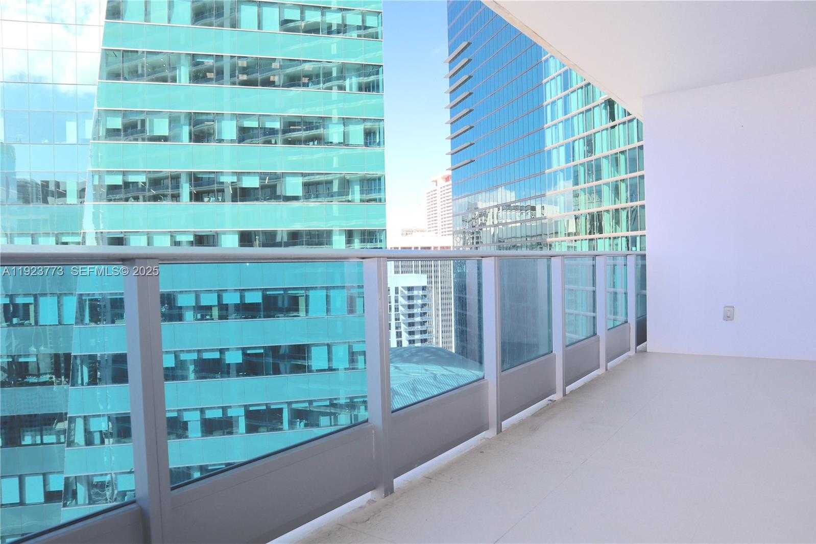 Small Image of 200 BISCAYNE BLVD WY #3309, Miami Number 24