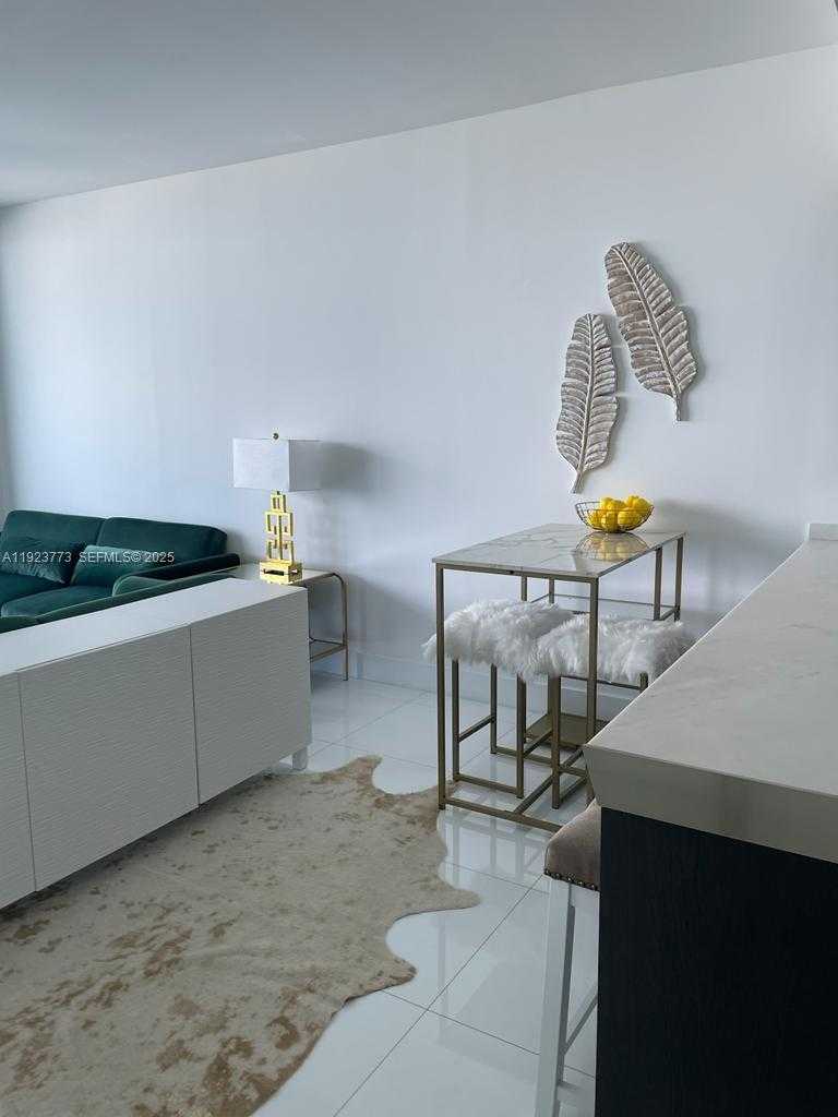 Small Image of 200 BISCAYNE BLVD WY #3309, Miami Number 5