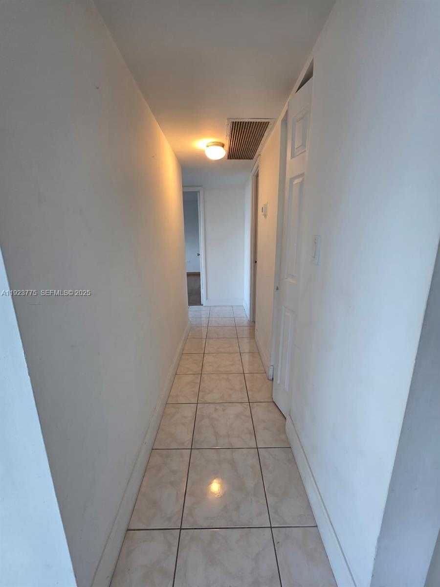 Small Image of 7135 COLLINS AVE #725, Miami Beach Number 15
