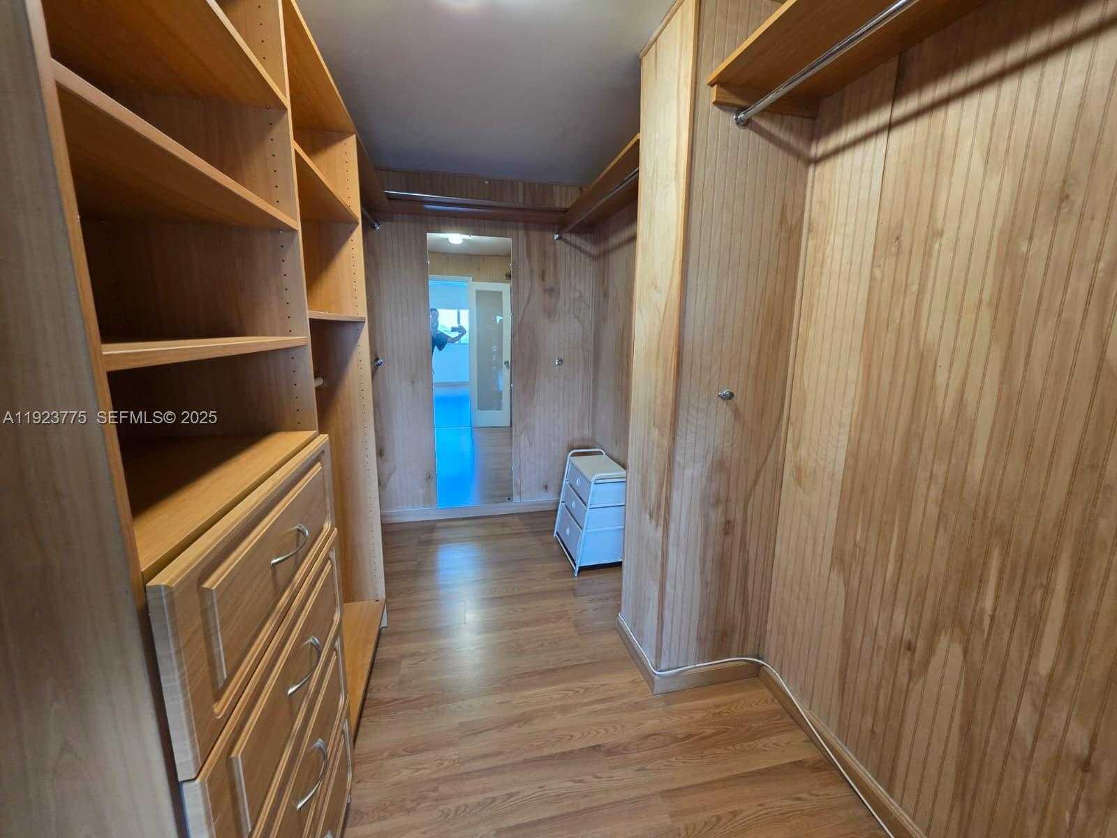 Small Image of 7135 COLLINS AVE #725, Miami Beach Number 16