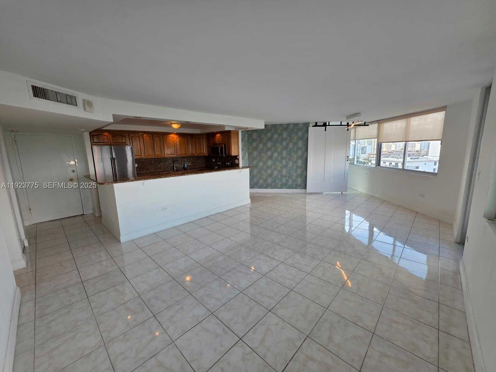 Small Image of 7135 COLLINS AVE #725, Miami Beach Number 2