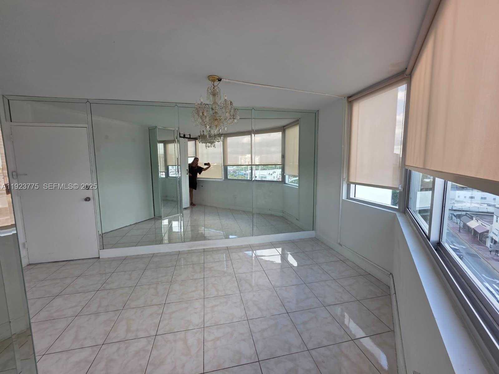 Small Image of 7135 COLLINS AVE #725, Miami Beach Number 3