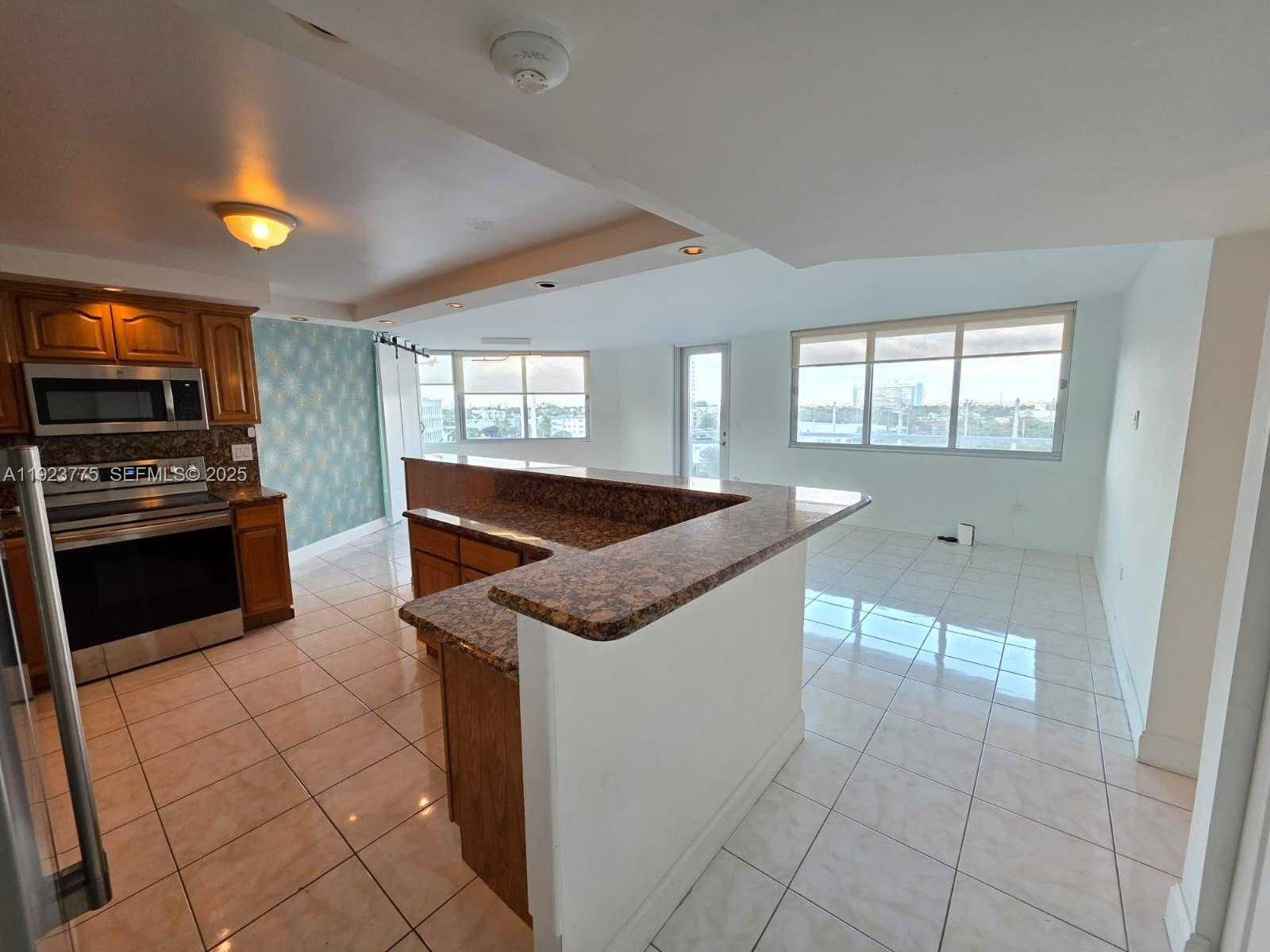 Small Image of 7135 COLLINS AVE #725, Miami Beach Number 9