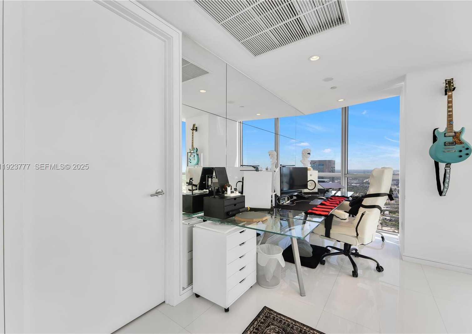 Small Image of 1100 BISCAYNE BLVD #6307, Miami Number 18