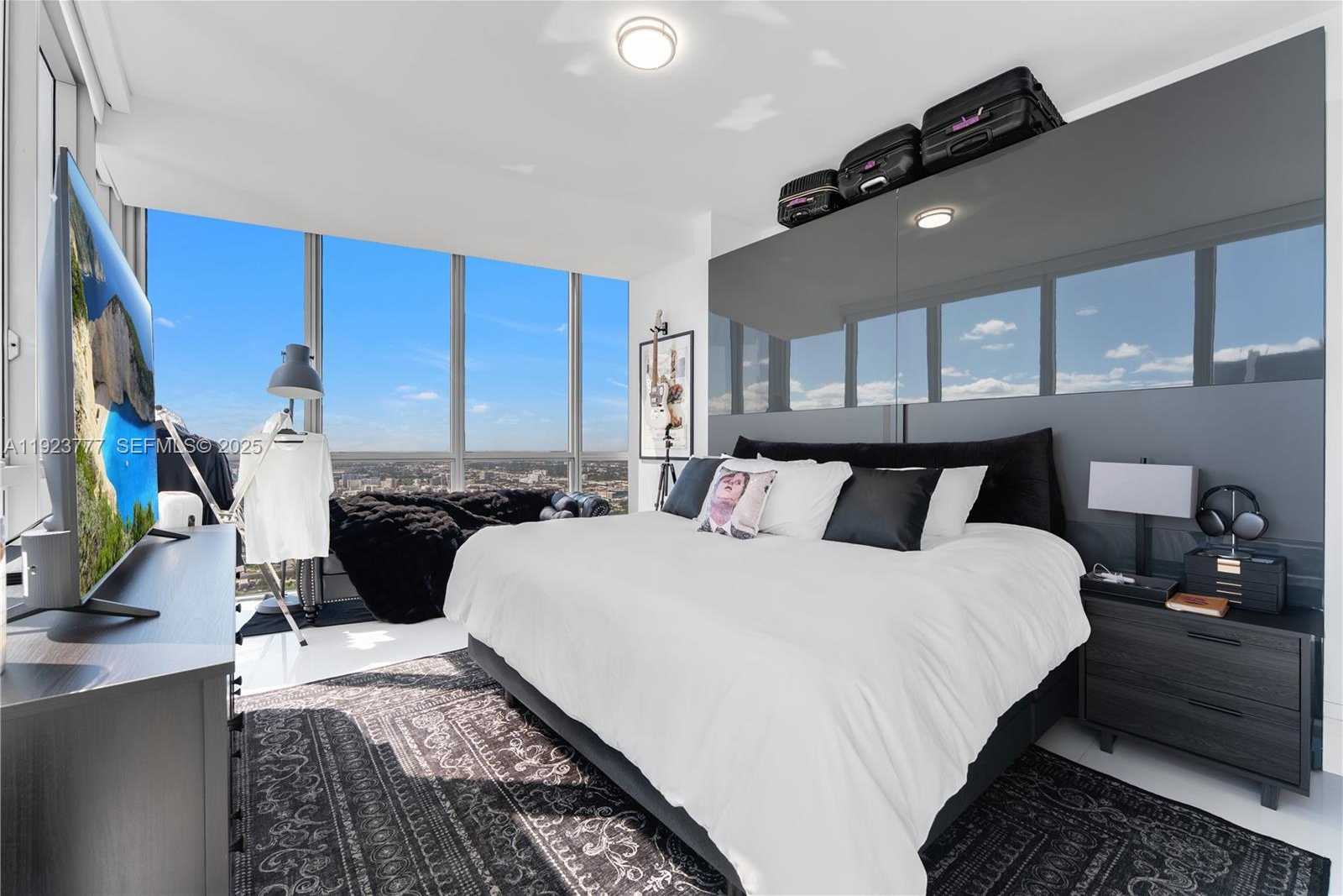 Small Image of 1100 BISCAYNE BLVD #6307, Miami Number 4