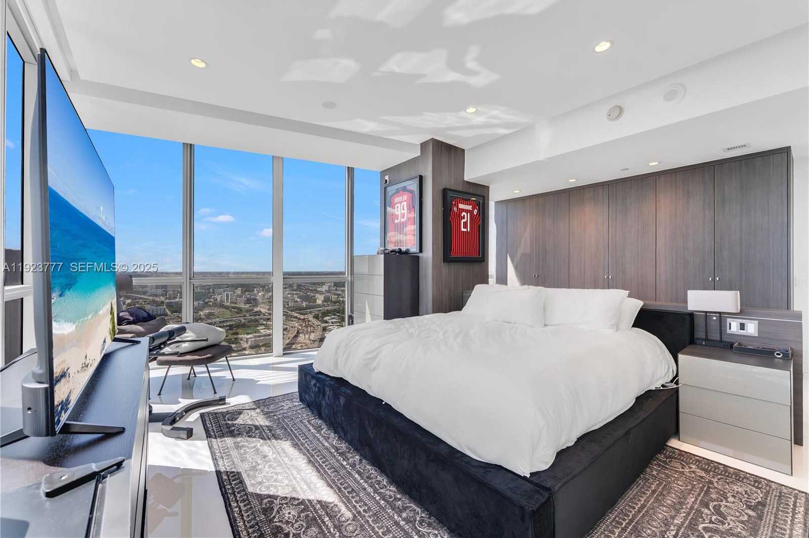 Small Image of 1100 BISCAYNE BLVD #6307, Miami Number 7