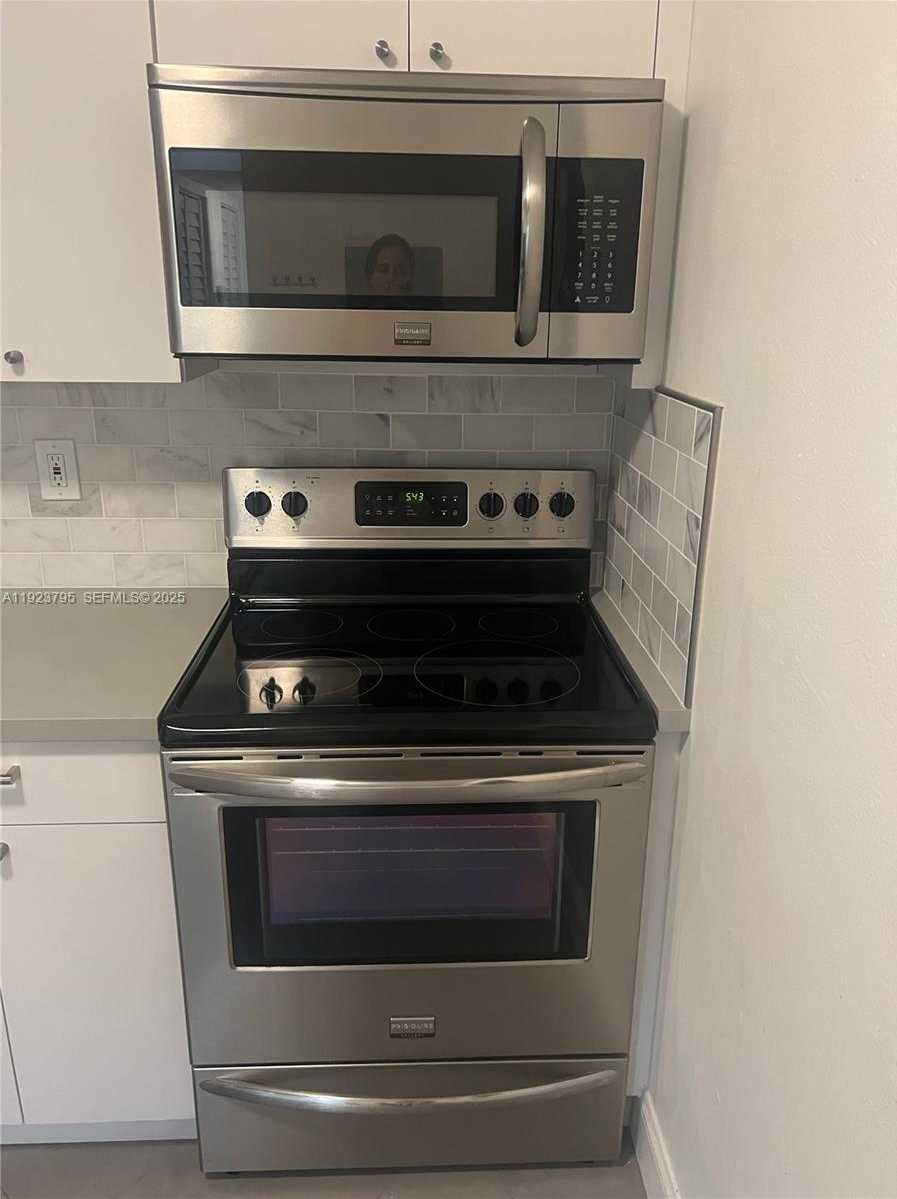 Small Image of 7720 CAMINO REAL #E407, Miami Number 12