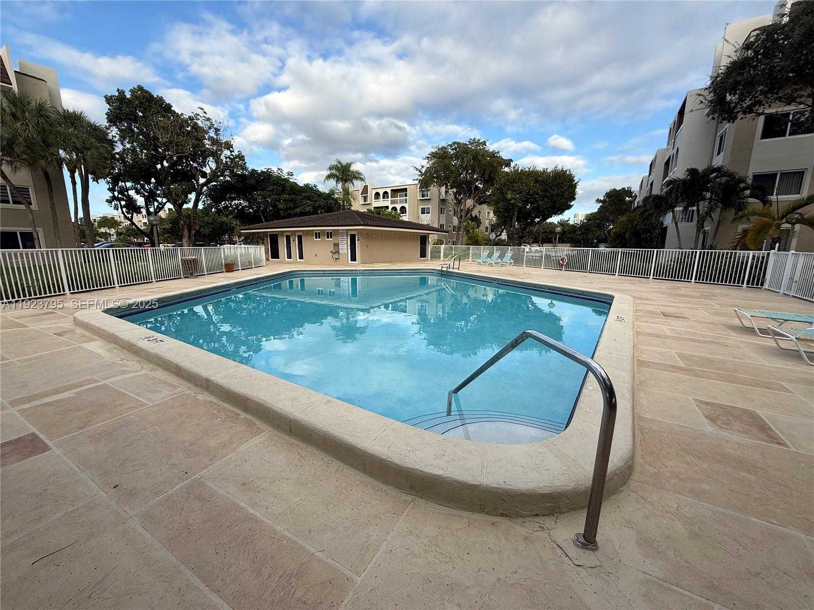 Small Image of 7720 CAMINO REAL #E407, Miami Number 17