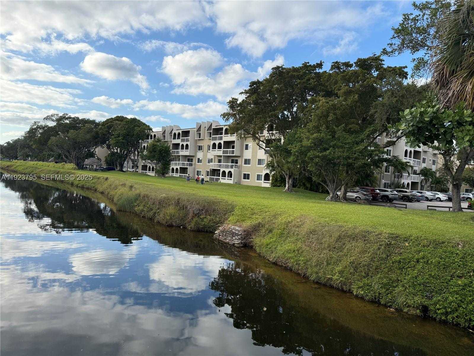 Small Image of 7720 CAMINO REAL #E407, Miami Number 20