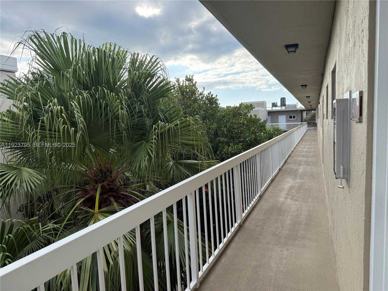 Small Image of 7720 CAMINO REAL #E407, Miami Number 8