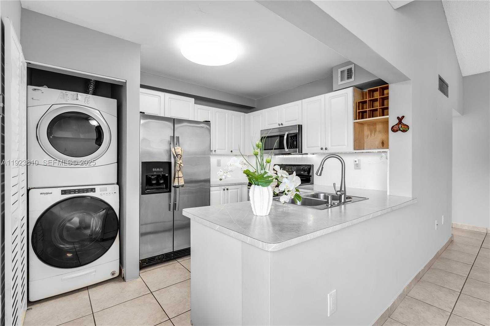 Small Image of 341 WEST PARK DR #203-15, Miami Number 7