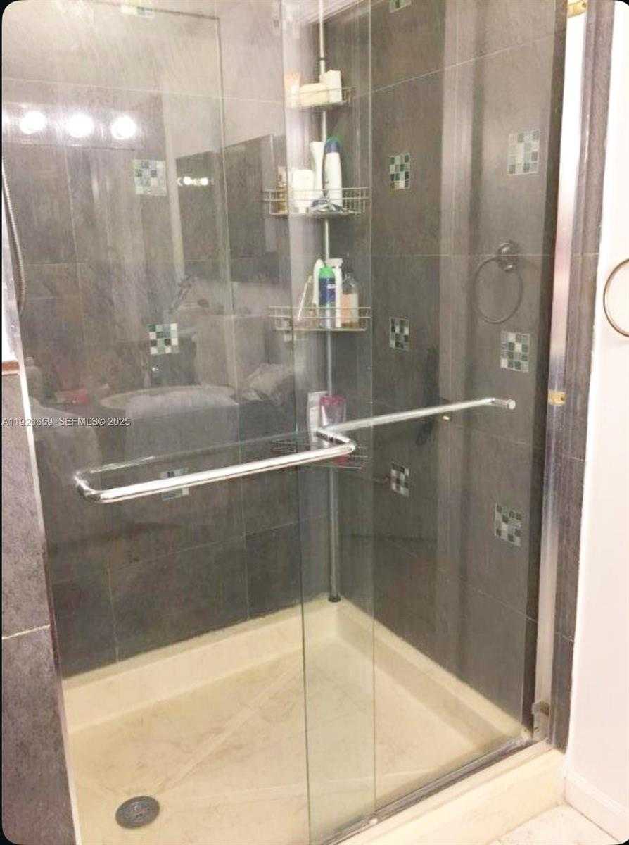 Small Image of 3610 YACHT CLUB DR #1503, Aventura Number 11