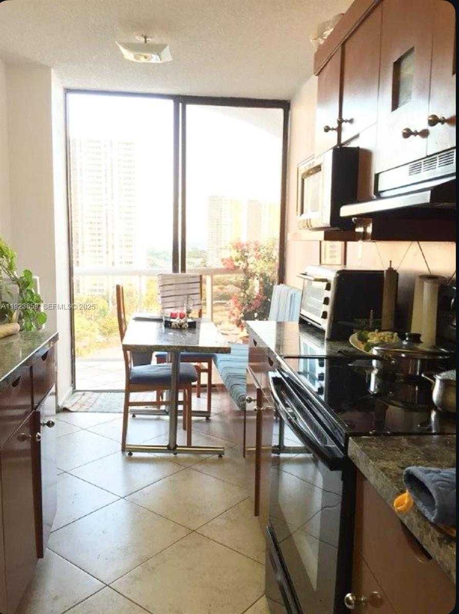 Small Image of 3610 YACHT CLUB DR #1503, Aventura Number 9