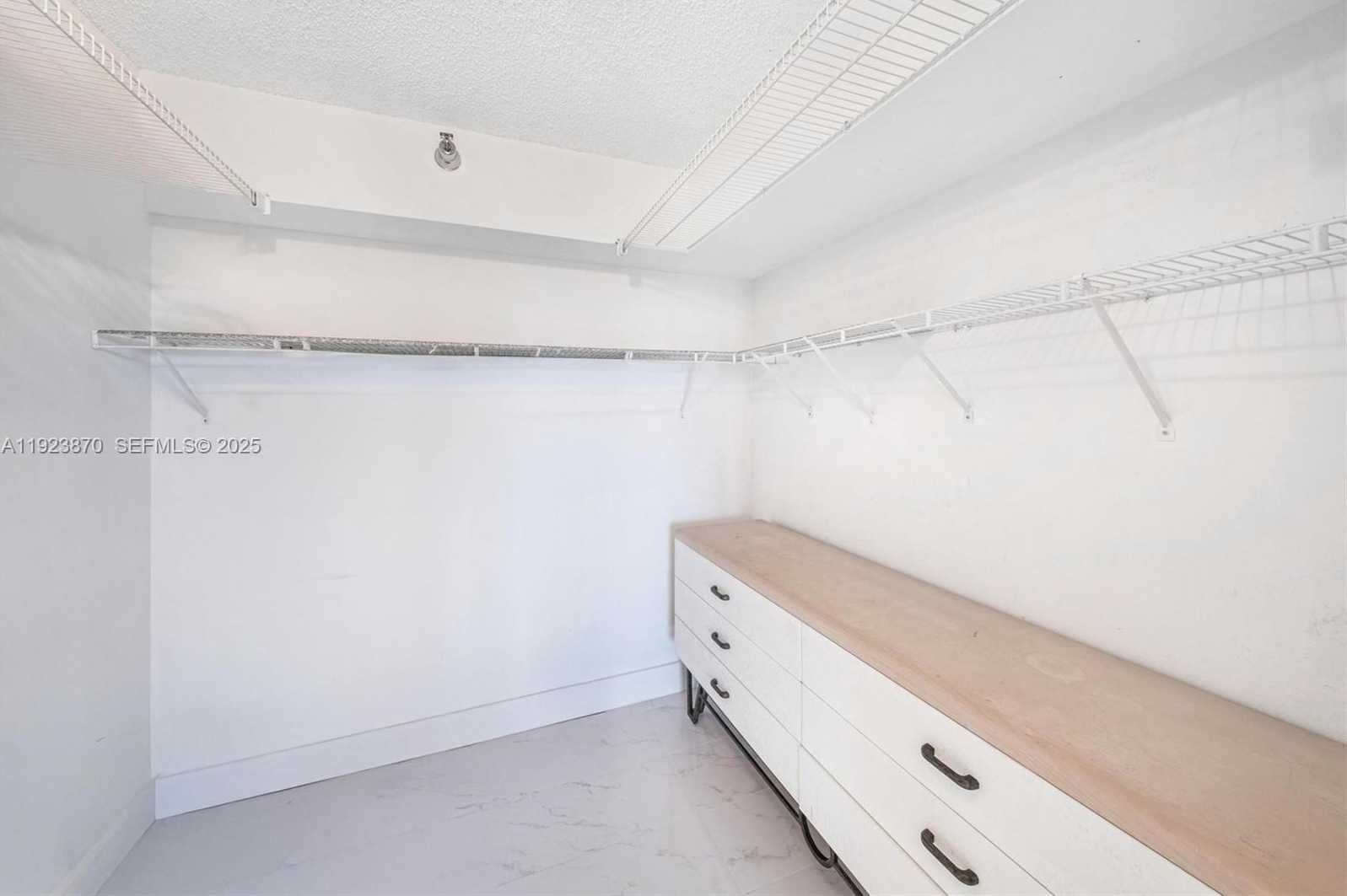 Imagen de Pequeño Objeto