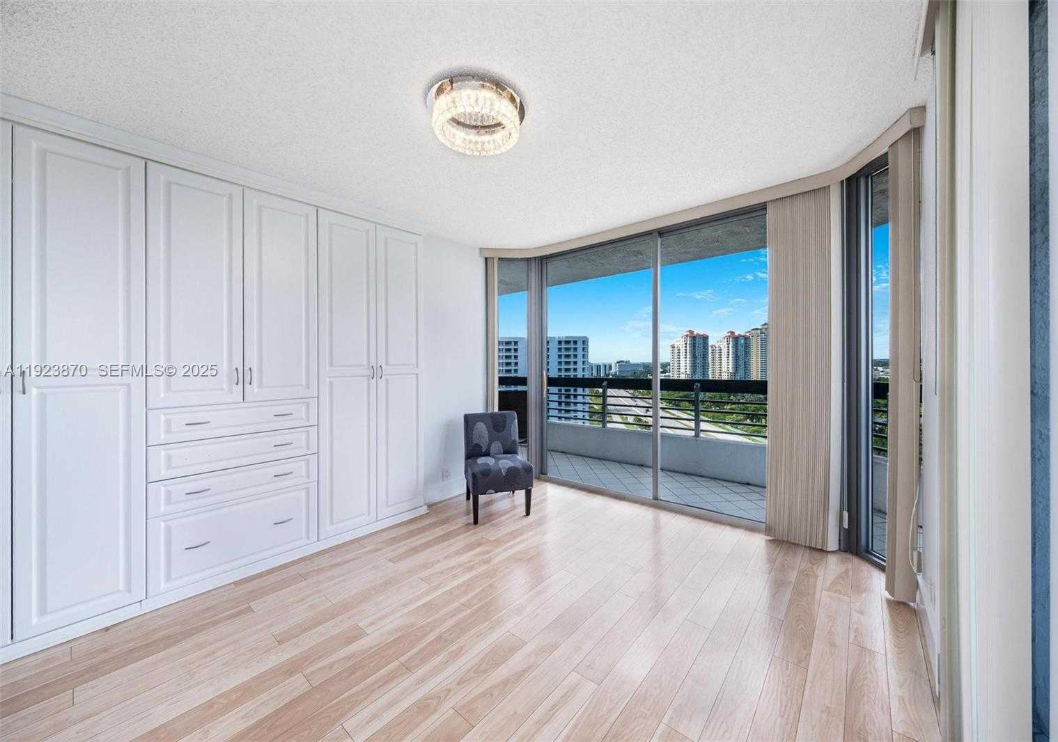 Imagen de Pequeño Objeto