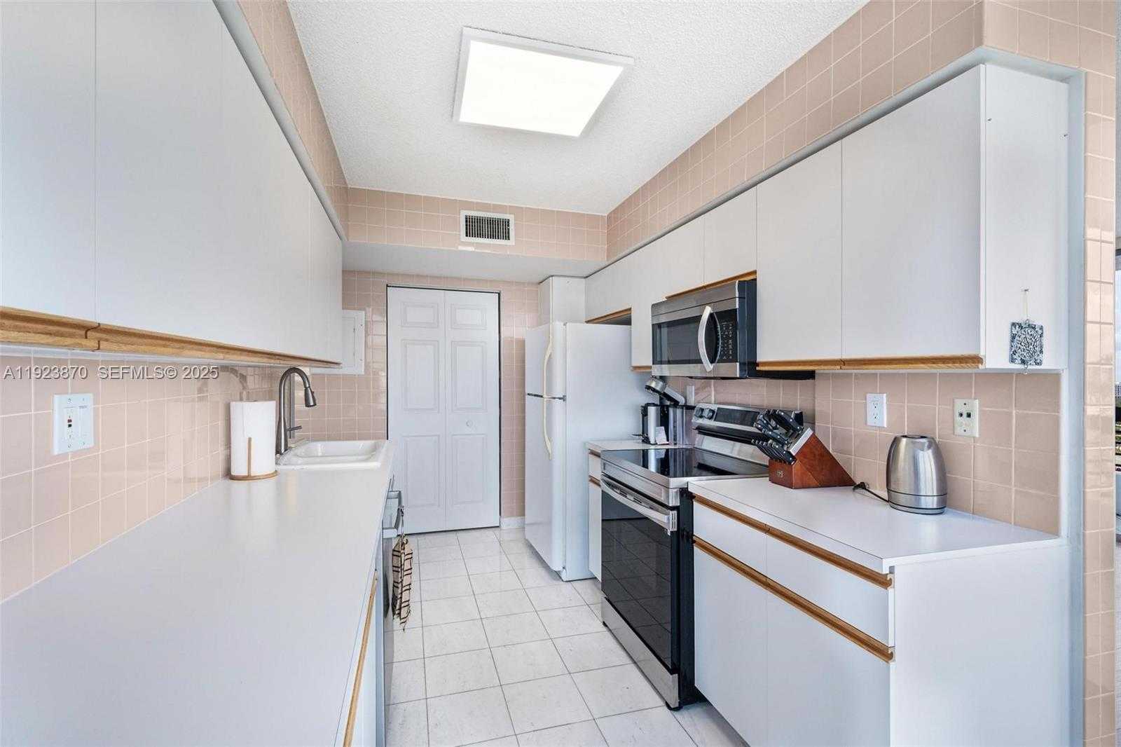 Imagen de Pequeño Objeto