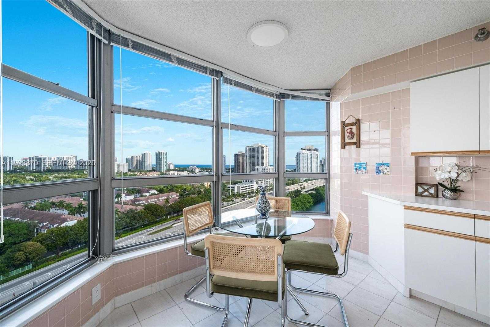 Imagen de Pequeño Objeto